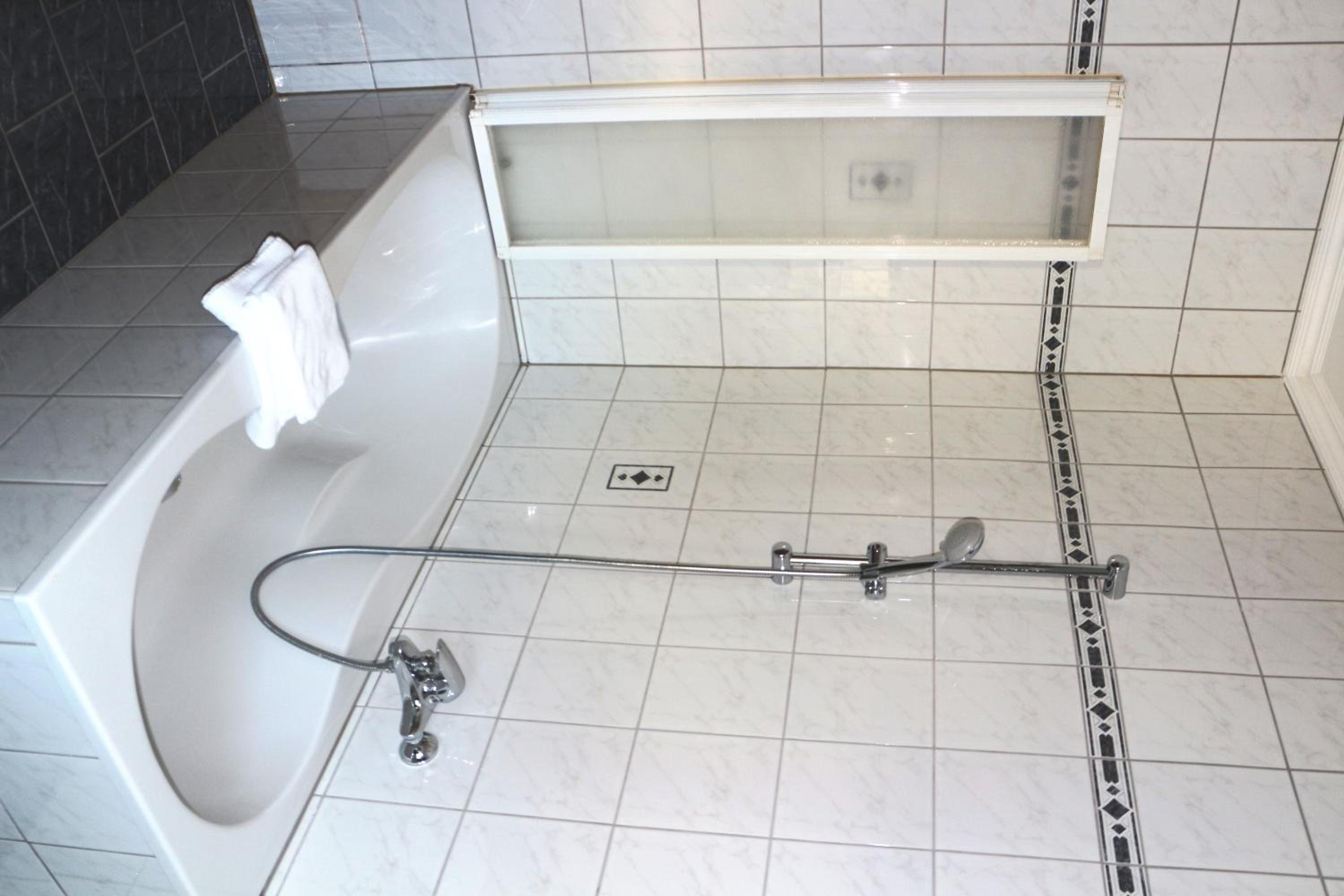 Two-Bedroom Apartment with Balcony - Photo 10