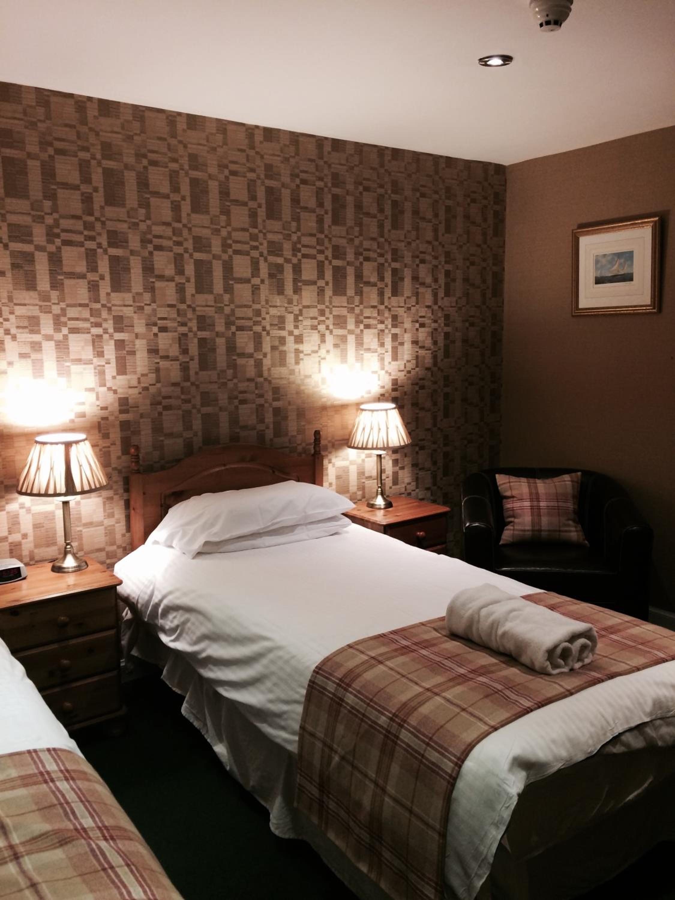 Twin Room - Photo 7