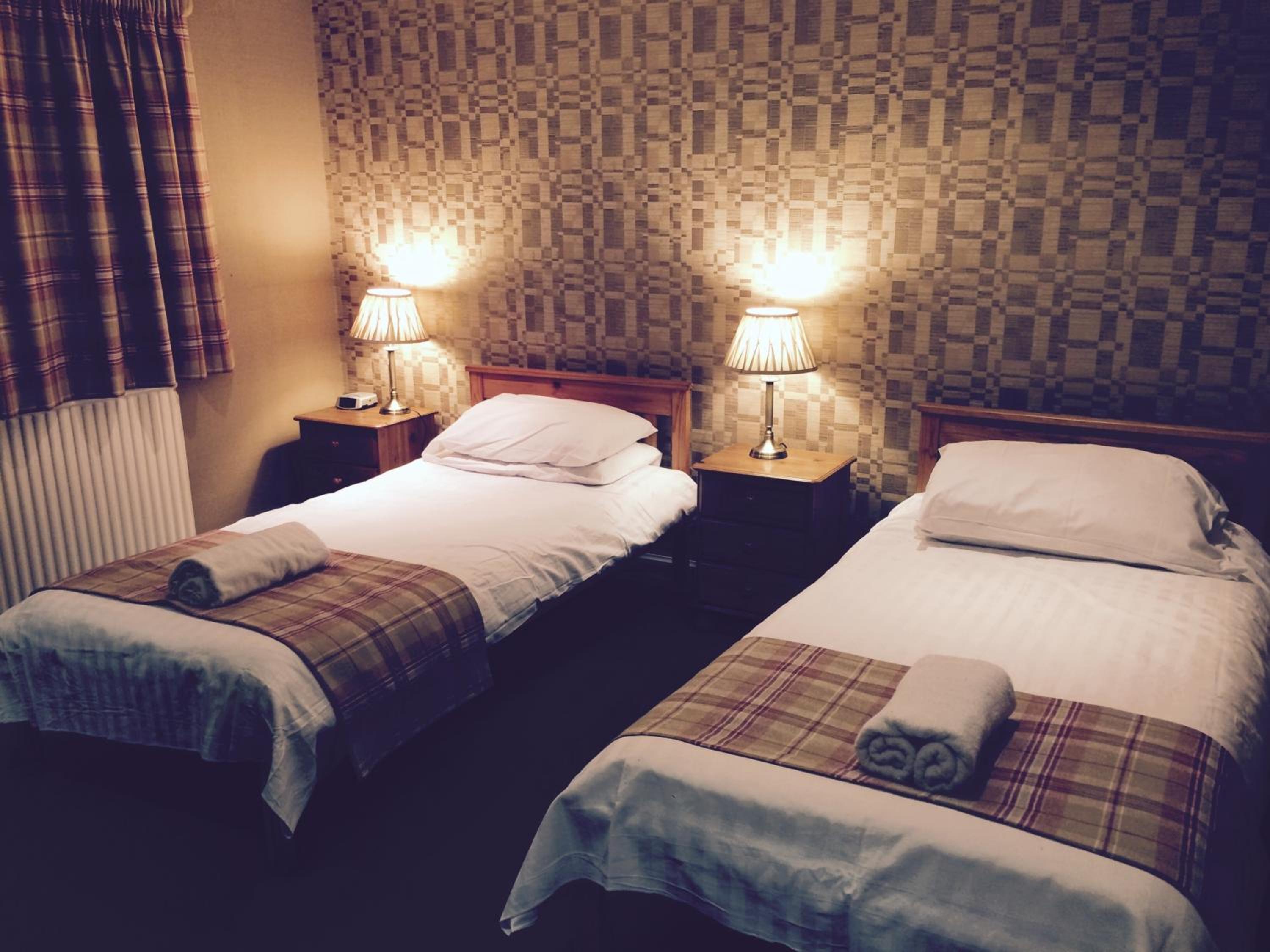 Twin Room - Photo 11