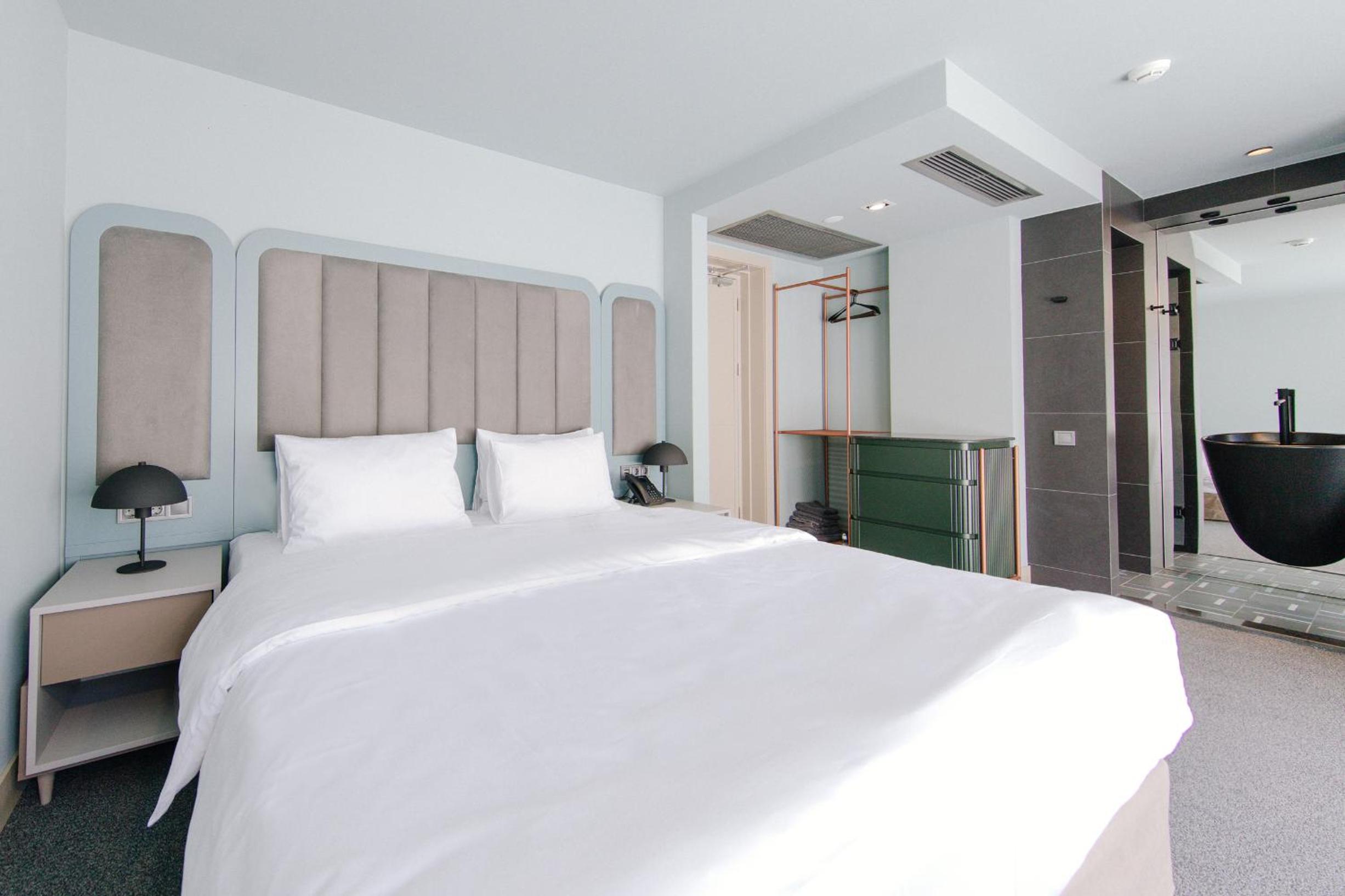 Suite with Terrace - Photo 9