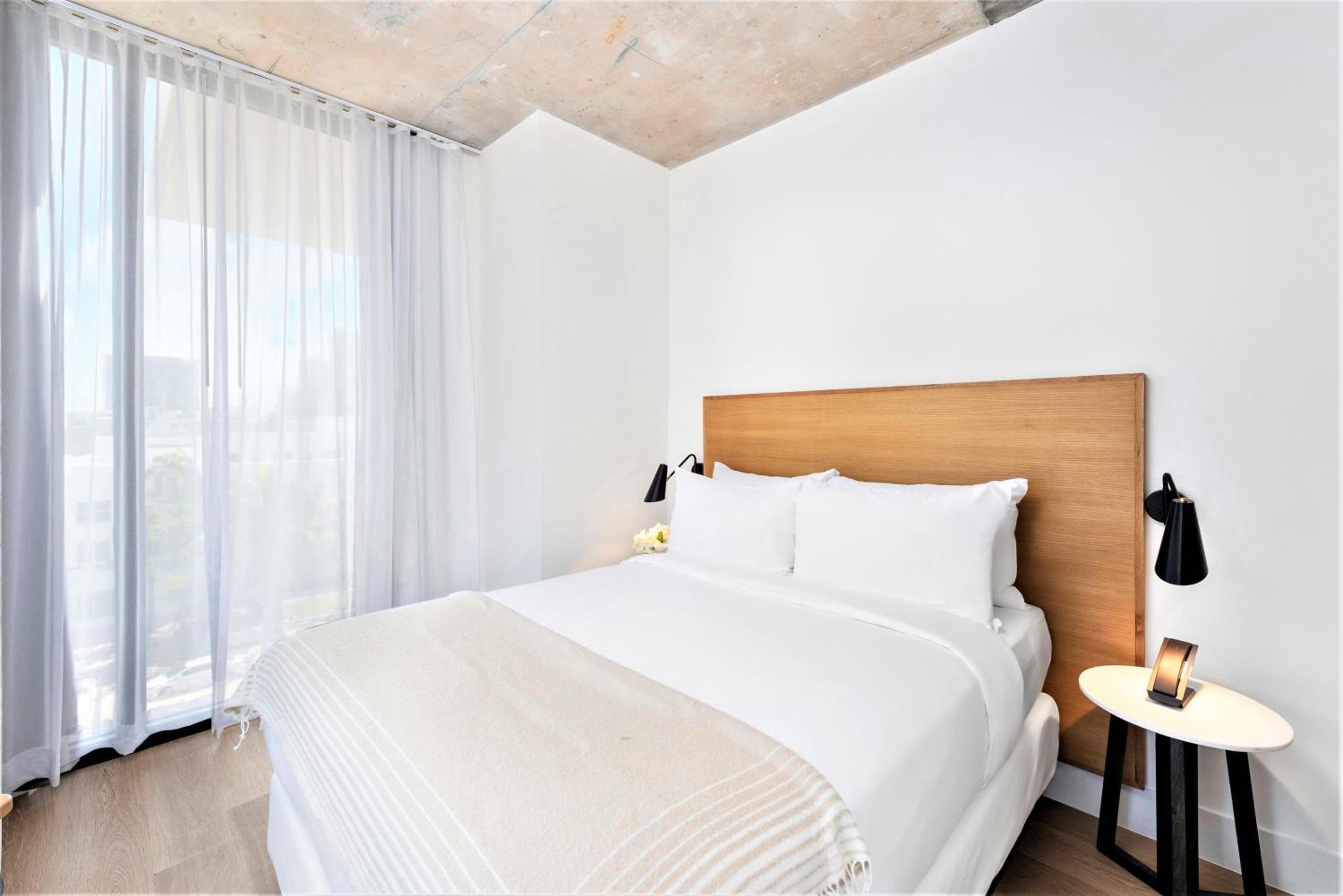 Standard King Room - Photo 4