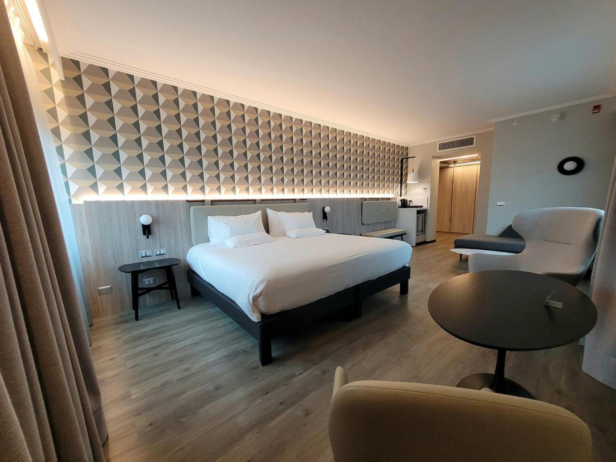 Executive Double Room with Sea View - Photo 4