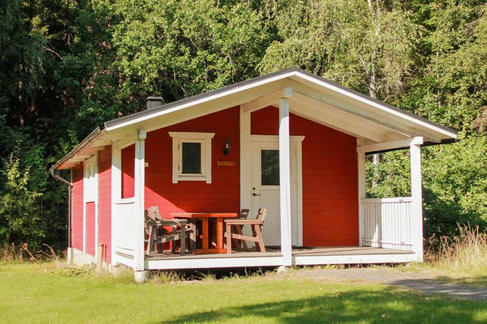 Two-Bedroom Cottage - Photo 3
