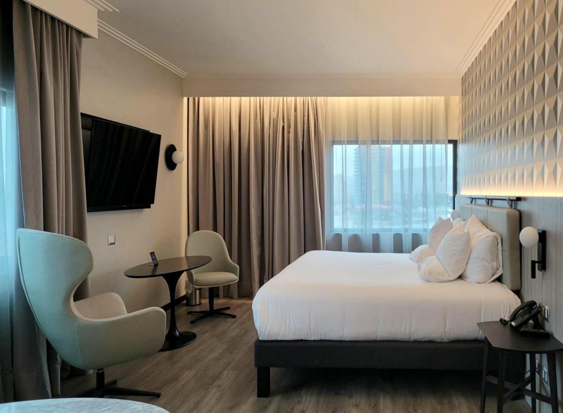 Executive Double Room with Sea View - Photo 3