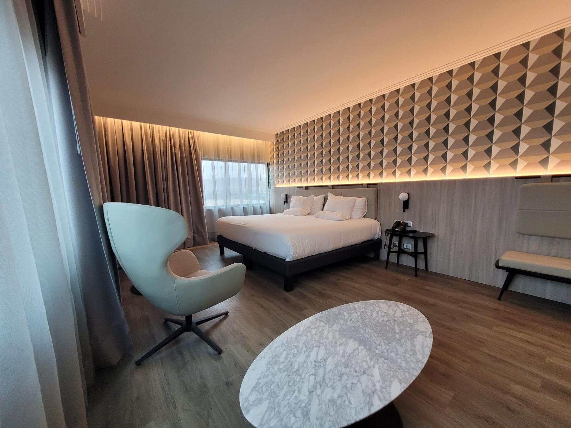 Executive Double Room with Sea View - Photo 2