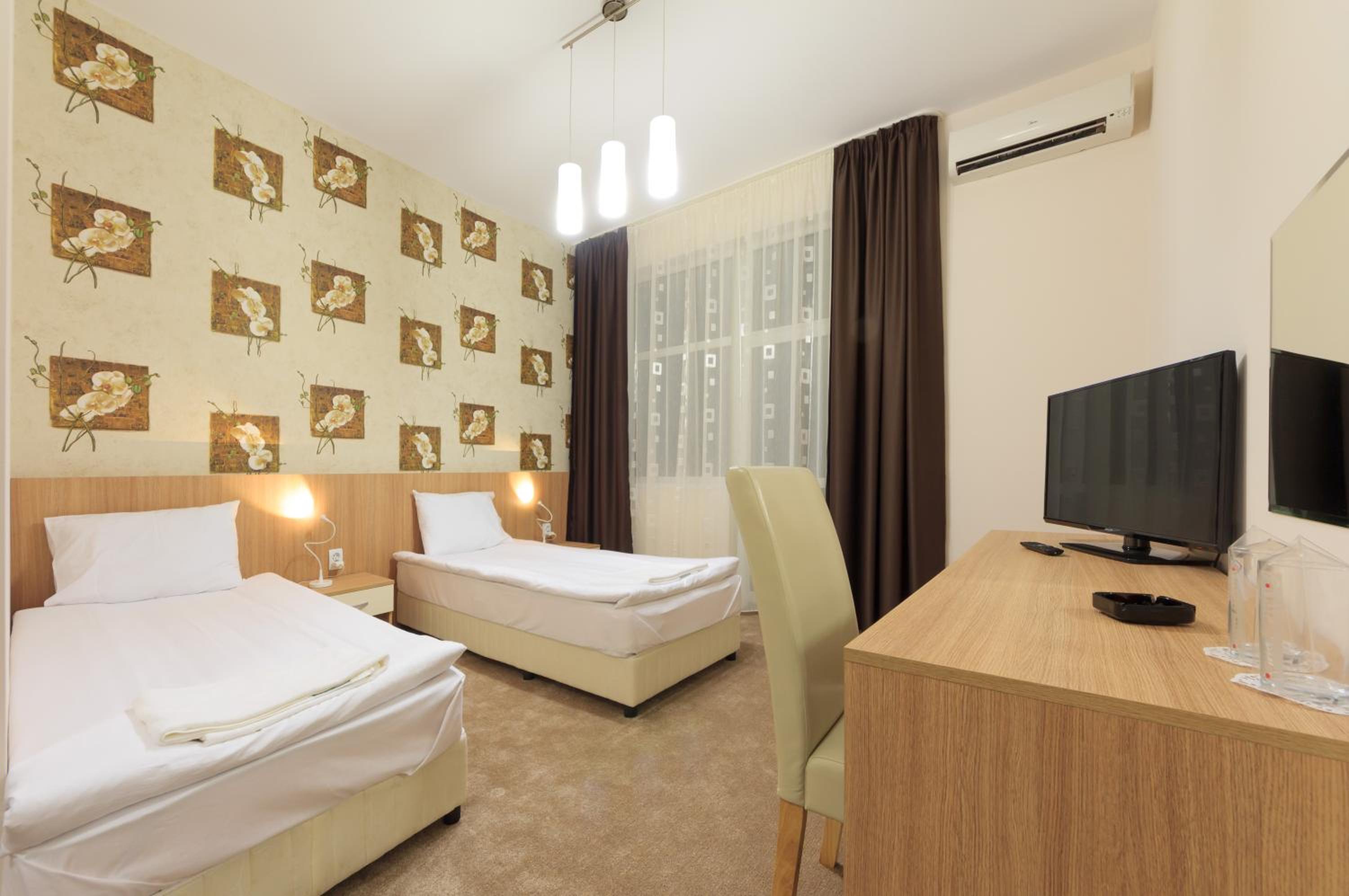 Double or Twin Room with Private Bathroom photo 2