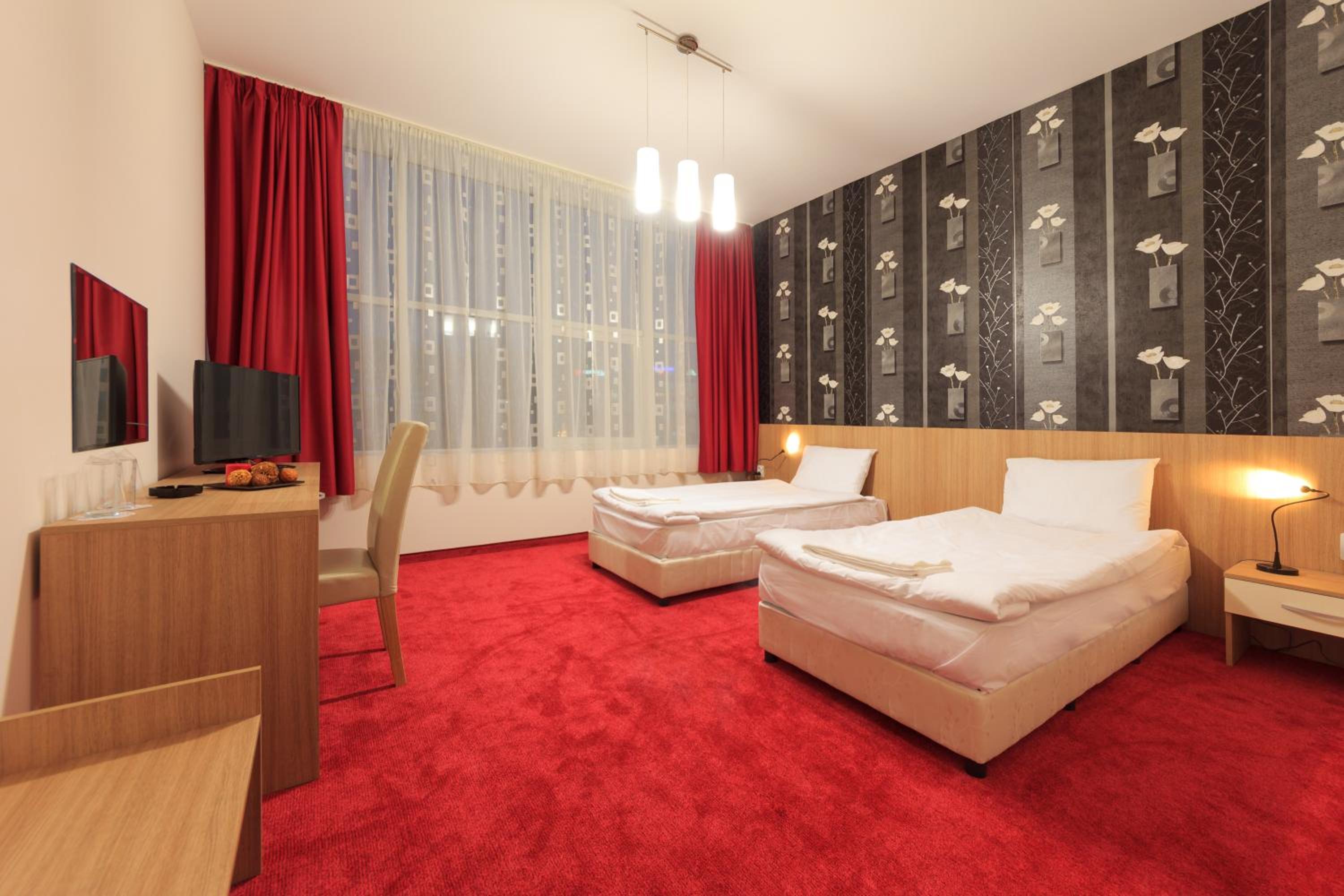 Double or Twin Room with Private Bathroom photo 3