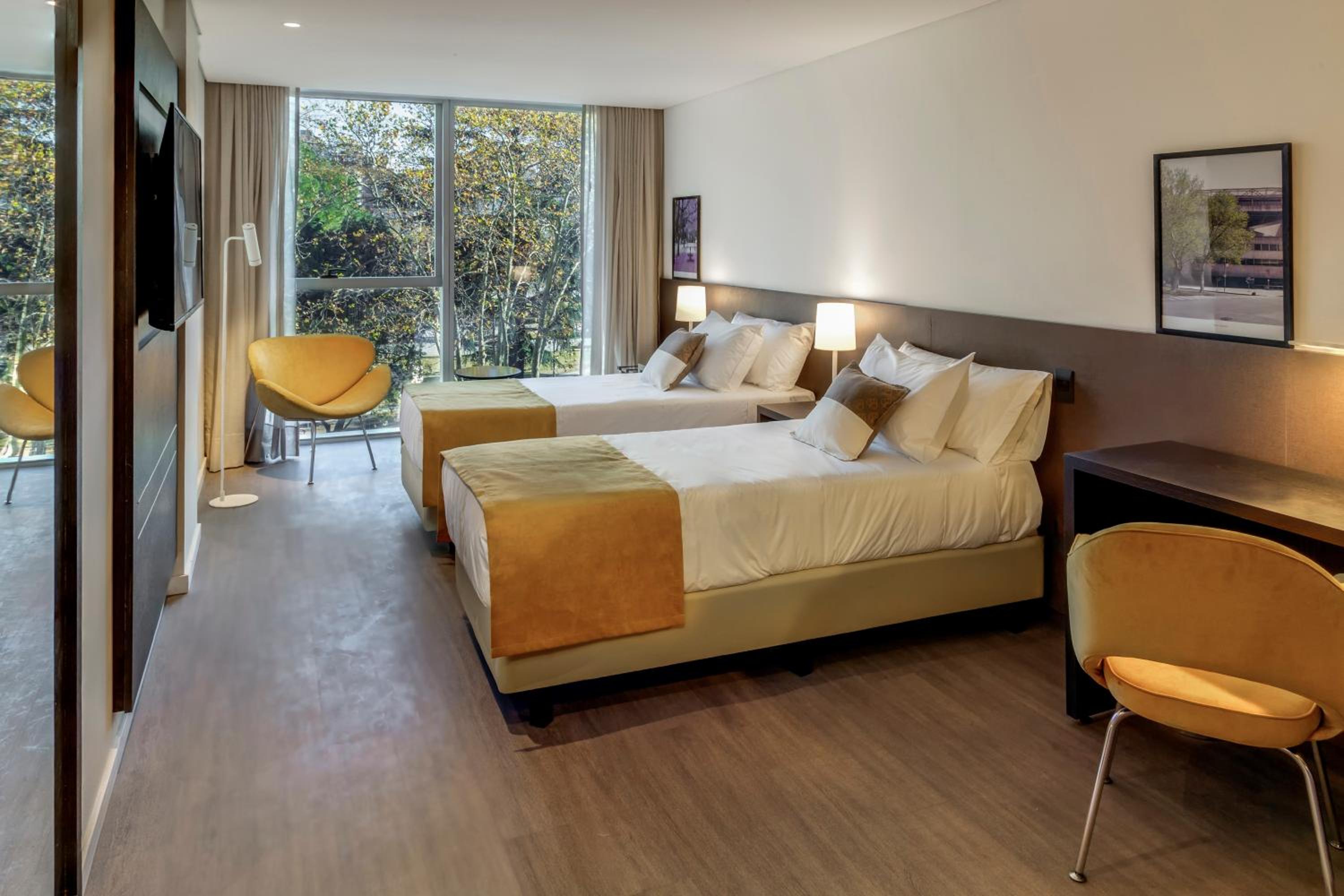 Twin Room with City View - Non-Smoking