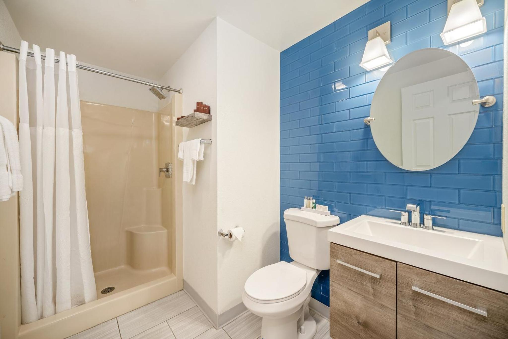 One-Bedroom Suite - Photo 6