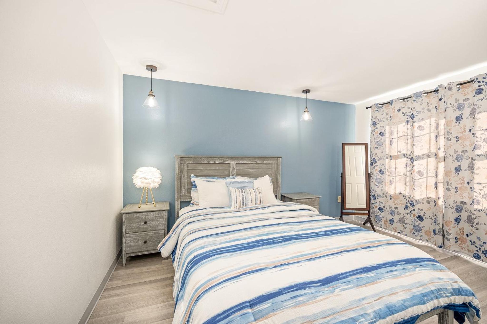 One-Bedroom Suite - Photo 2