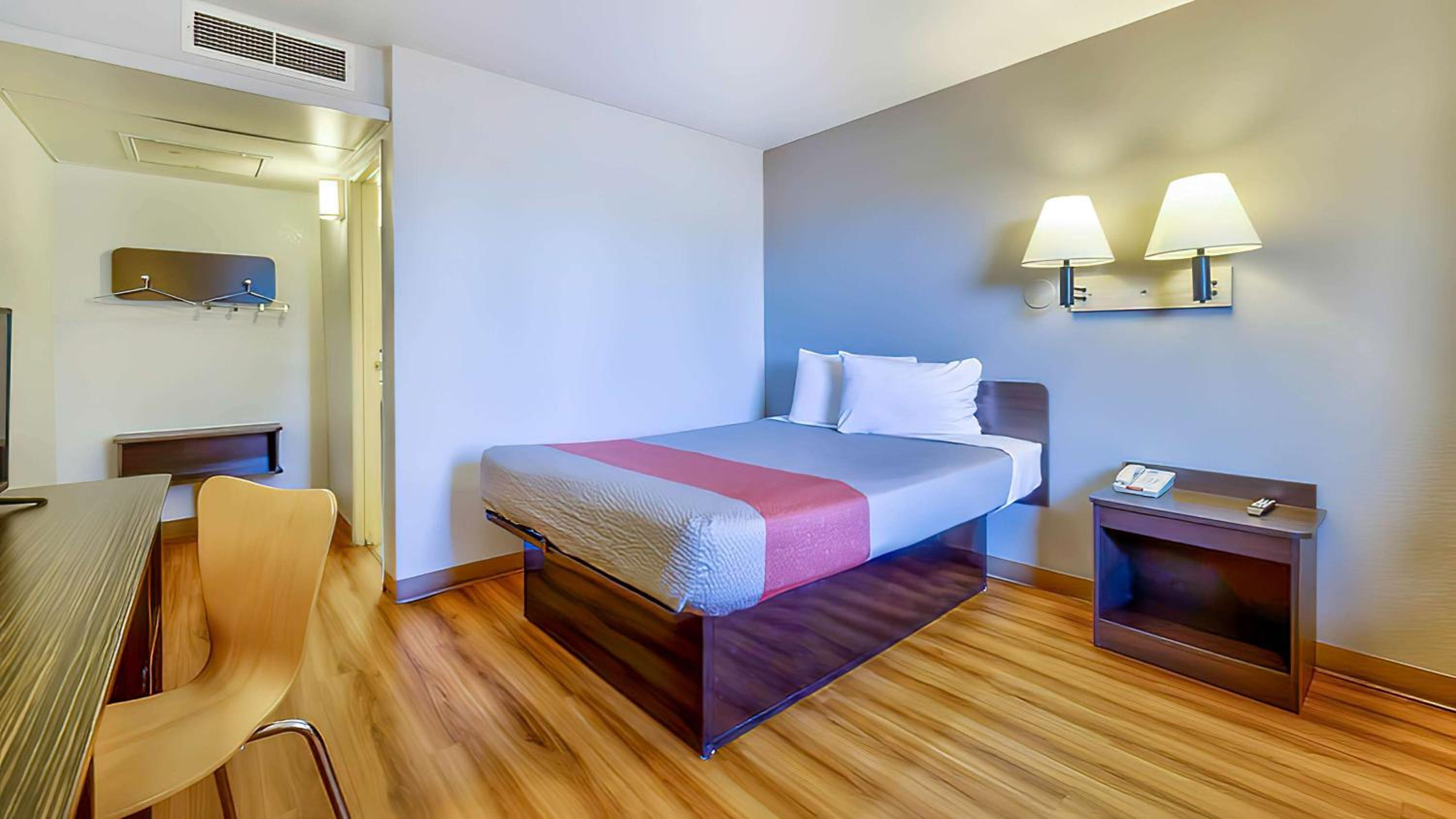 Deluxe Queen Room photo 3