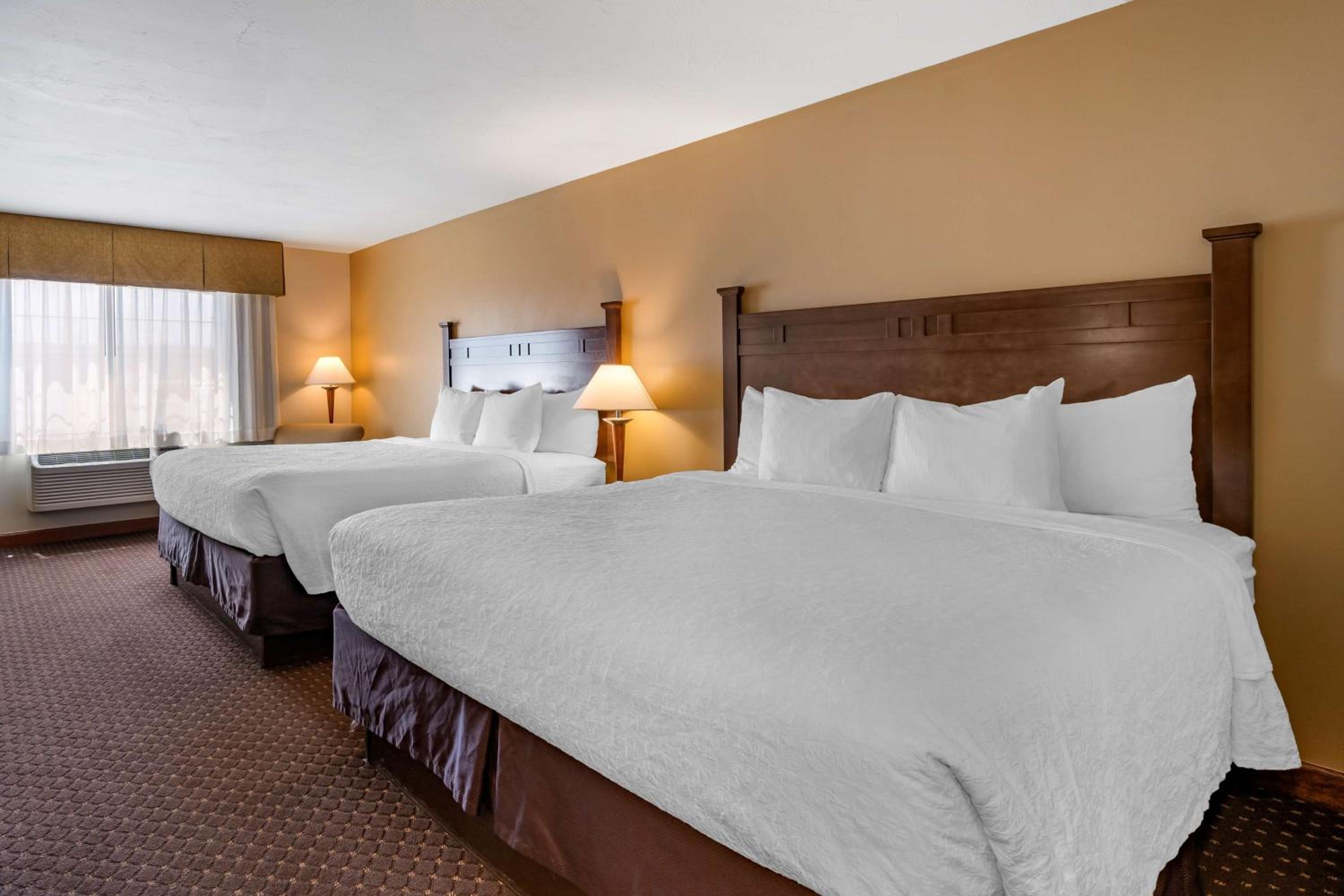 King Room with Two King Beds photo 1