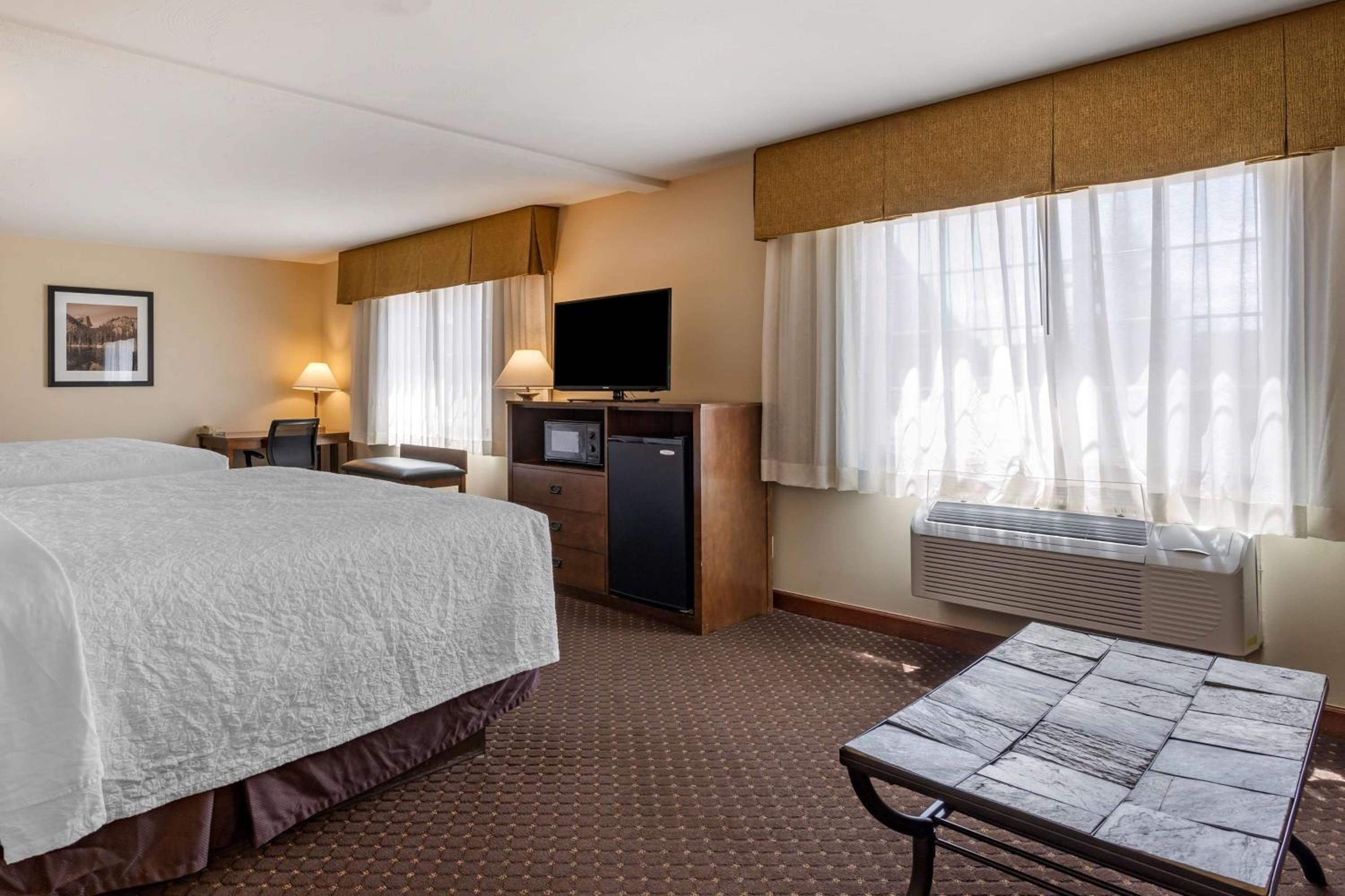 King Room with Two King and One Sofa Bed - Non-Smoking photo 3