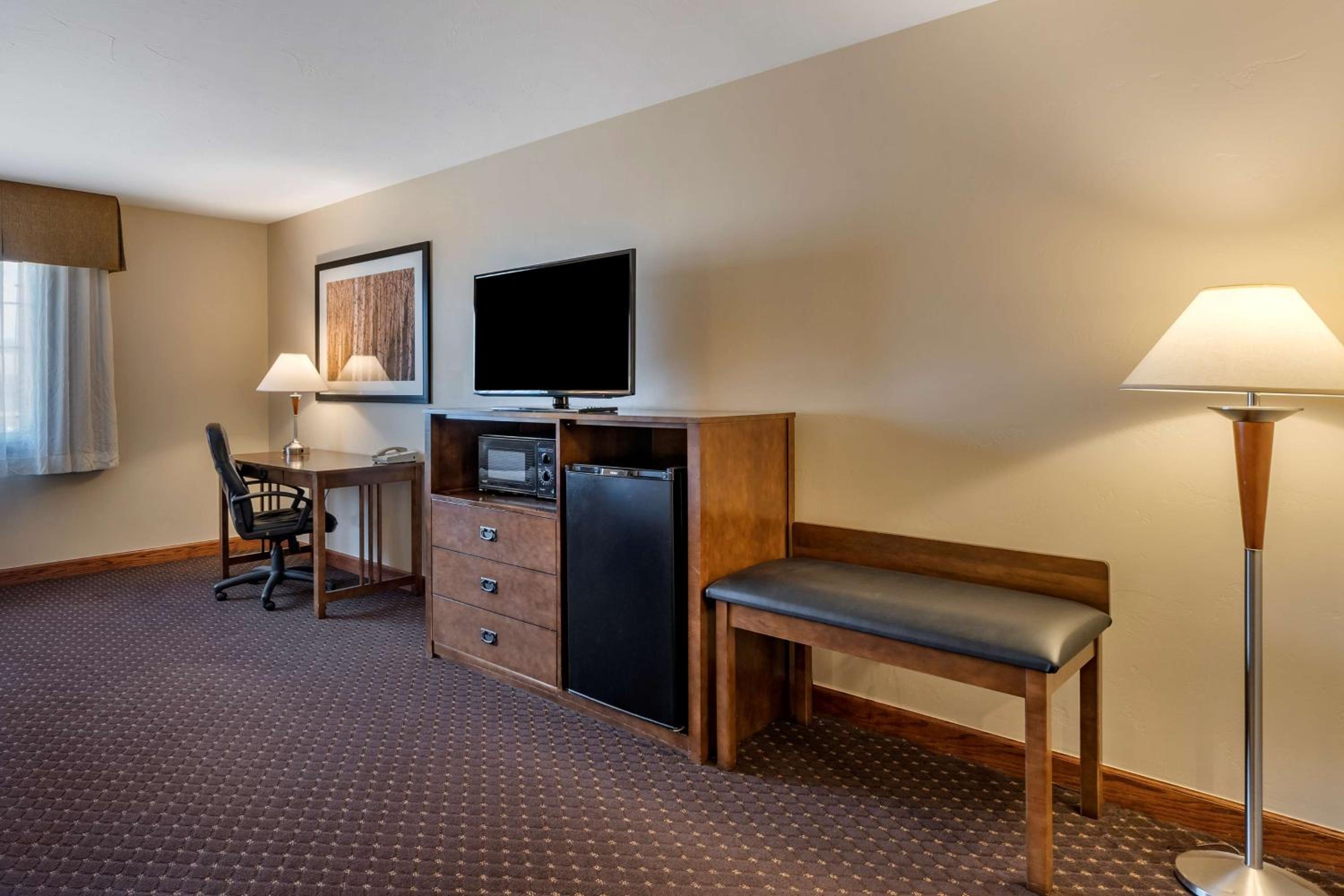 King Room with Two King Beds photo 2