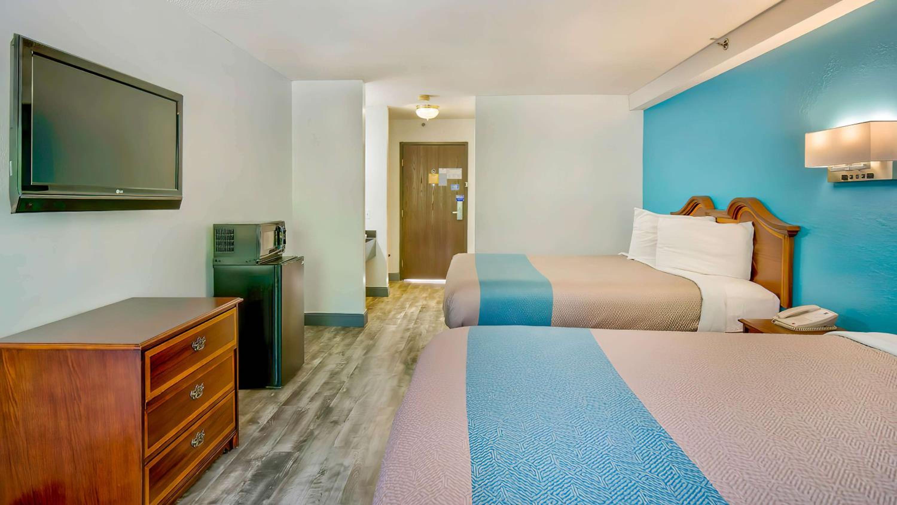 Deluxe Queen Room with Two Queen Beds - Smoking - Photo 1