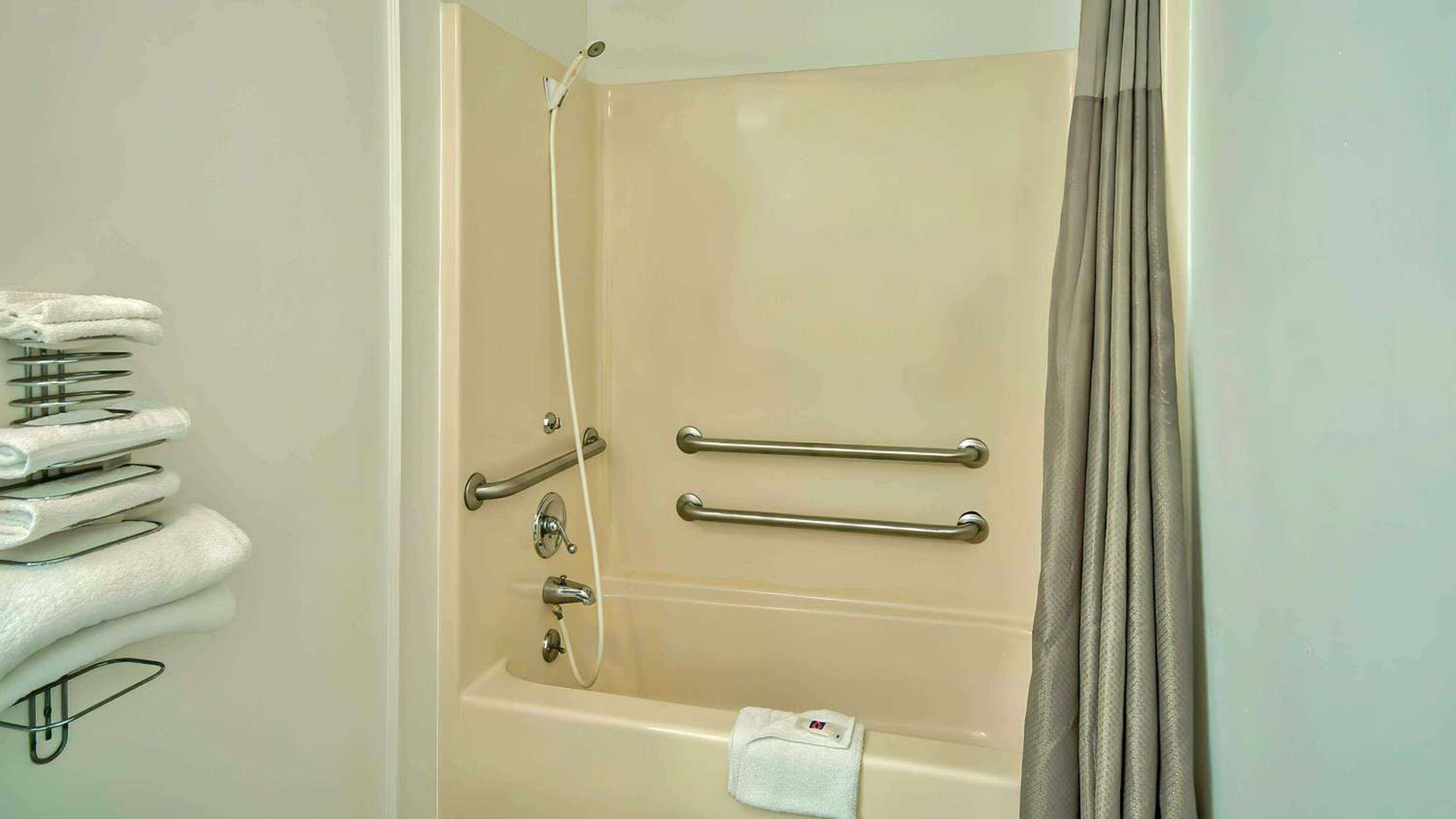 King Room - Disability Access - Non-Smoking - Photo 10
