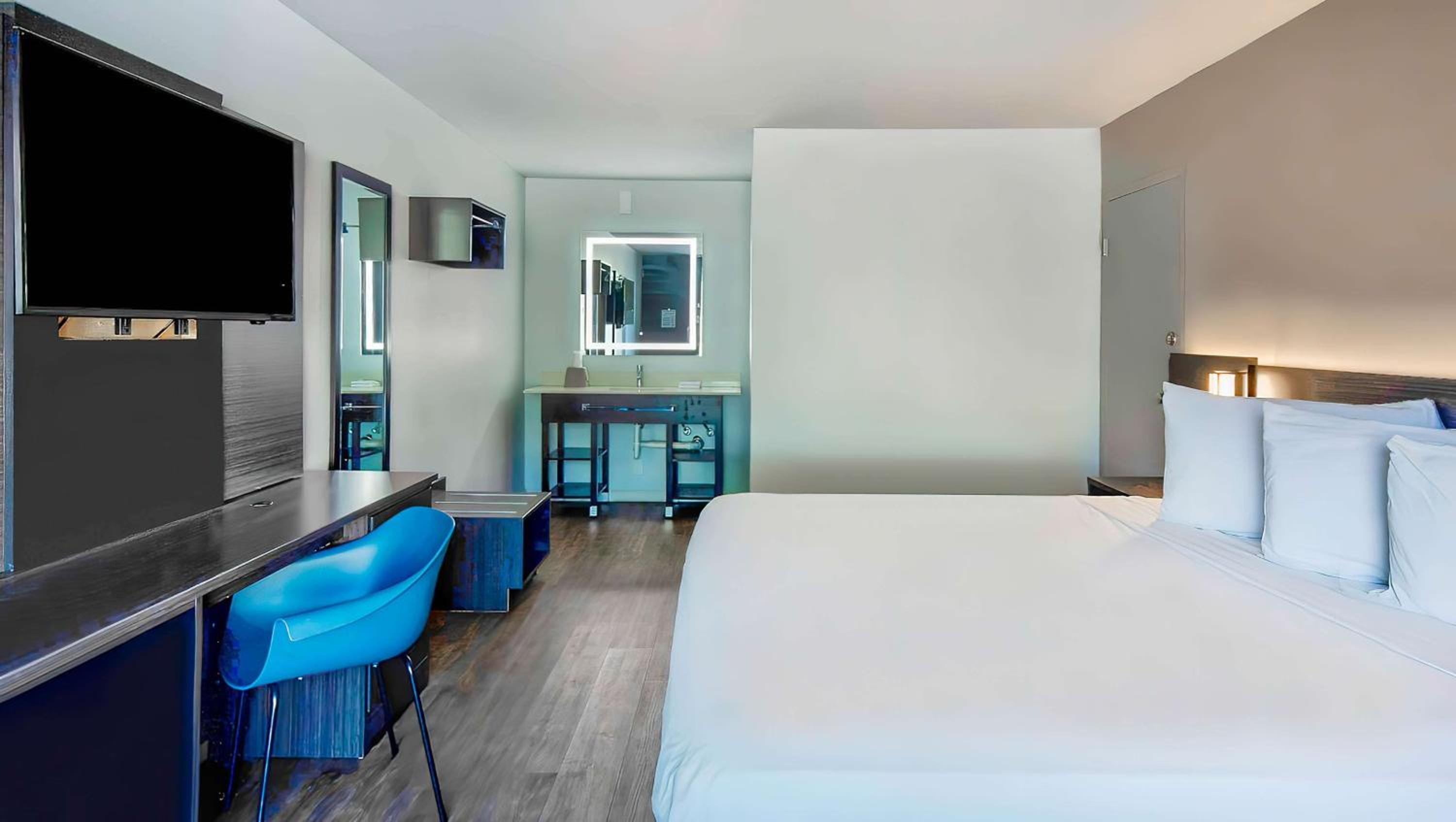 King Room - Non-Smoking - Photo 4