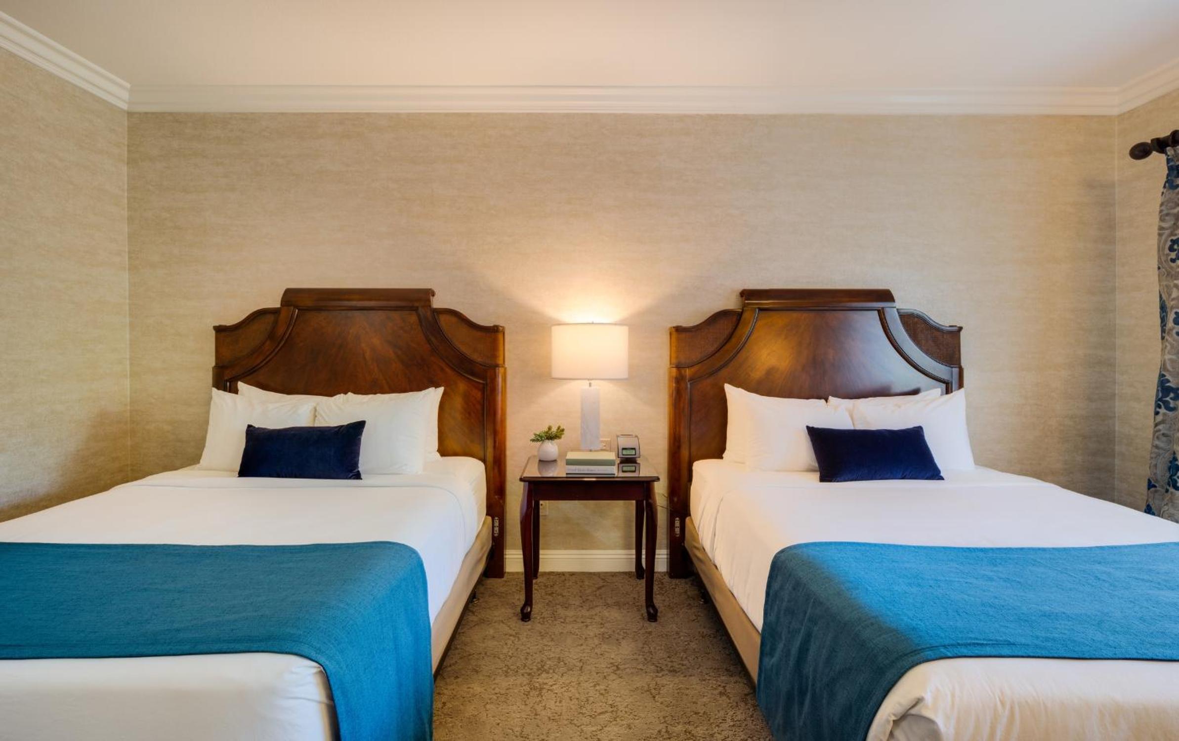 Queen Room with Two Queen Beds - Disability Access - Photo 4