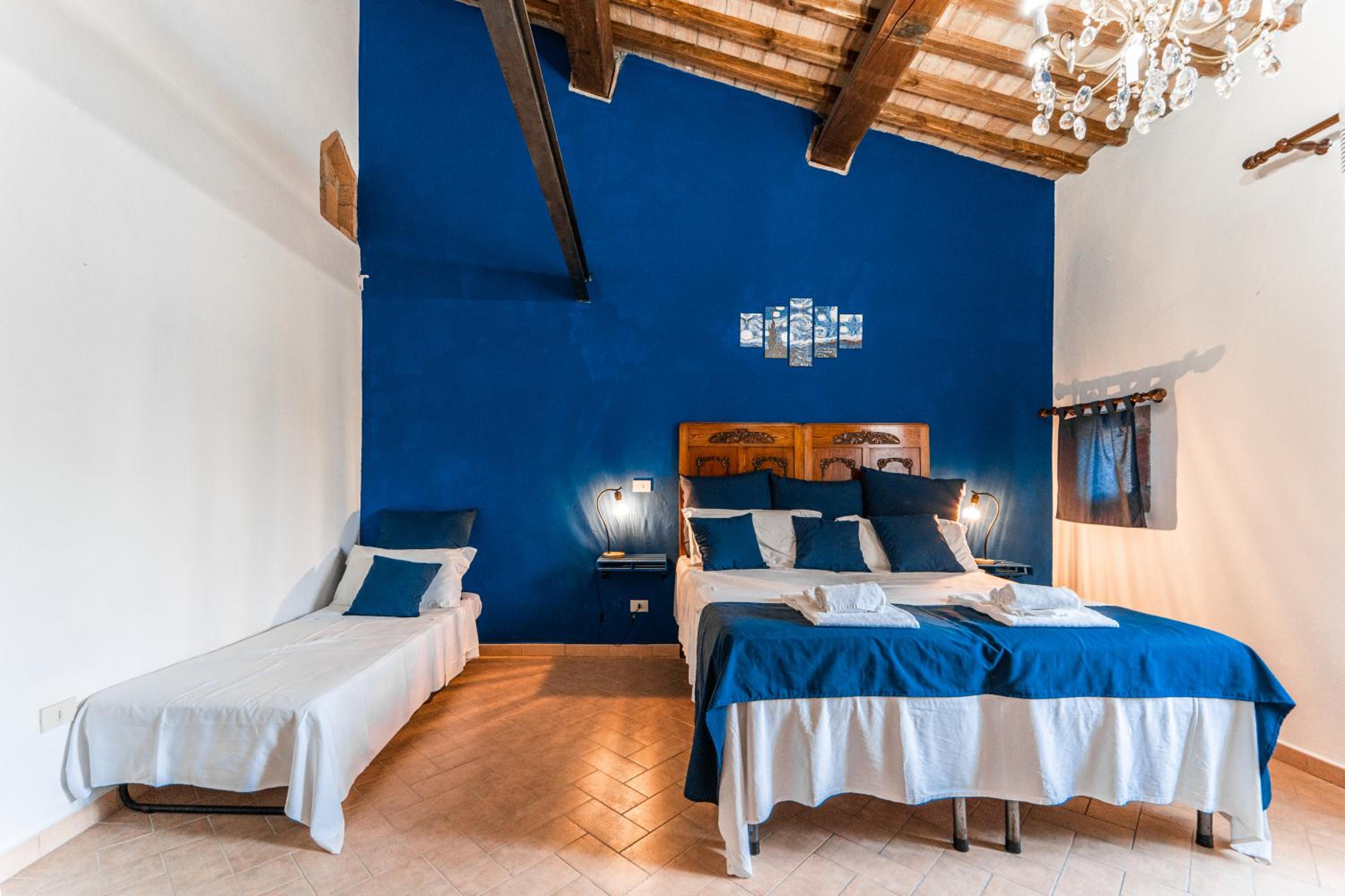 Quadruple Room with Private Bathroom - Photo 2