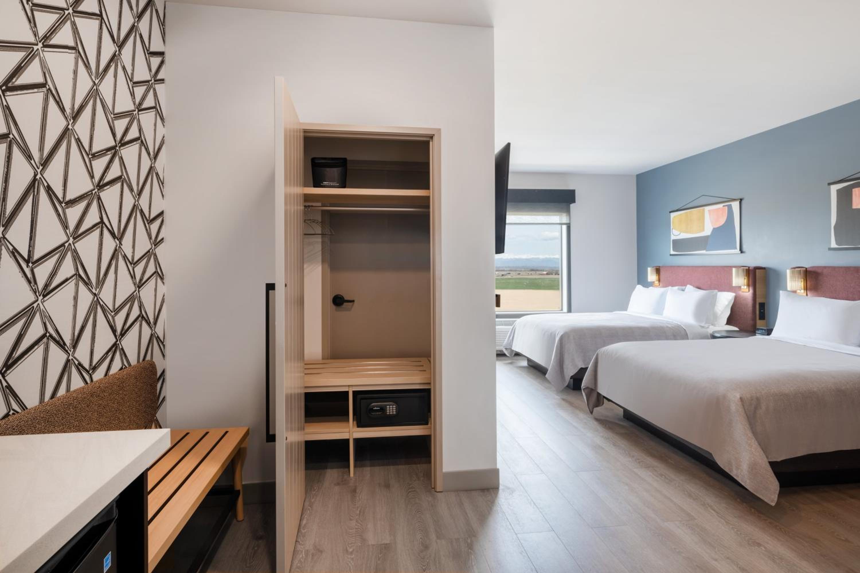 Studio Suite with Two Queen Beds - Photo 2