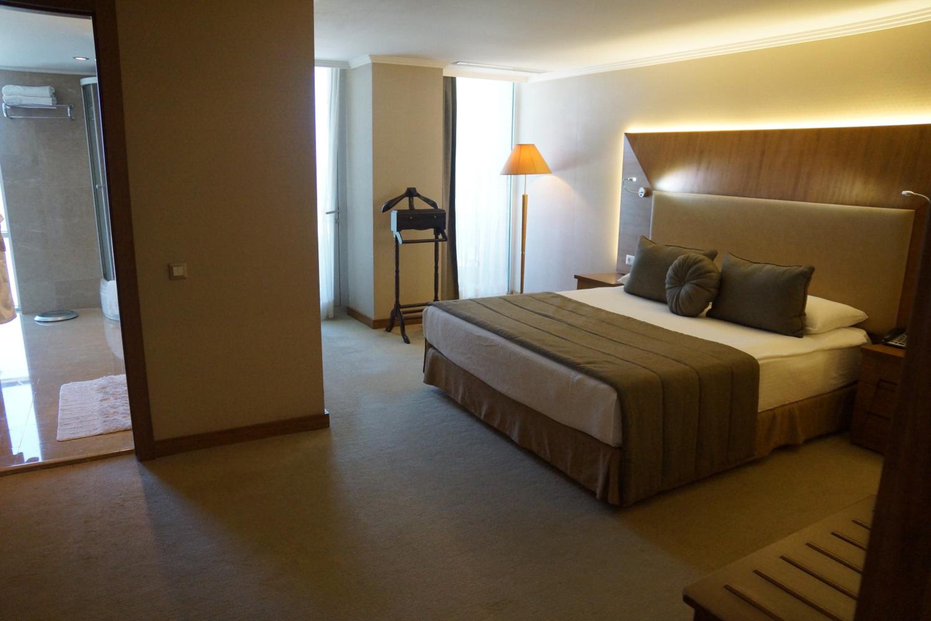 Executive Suite - Photo 1