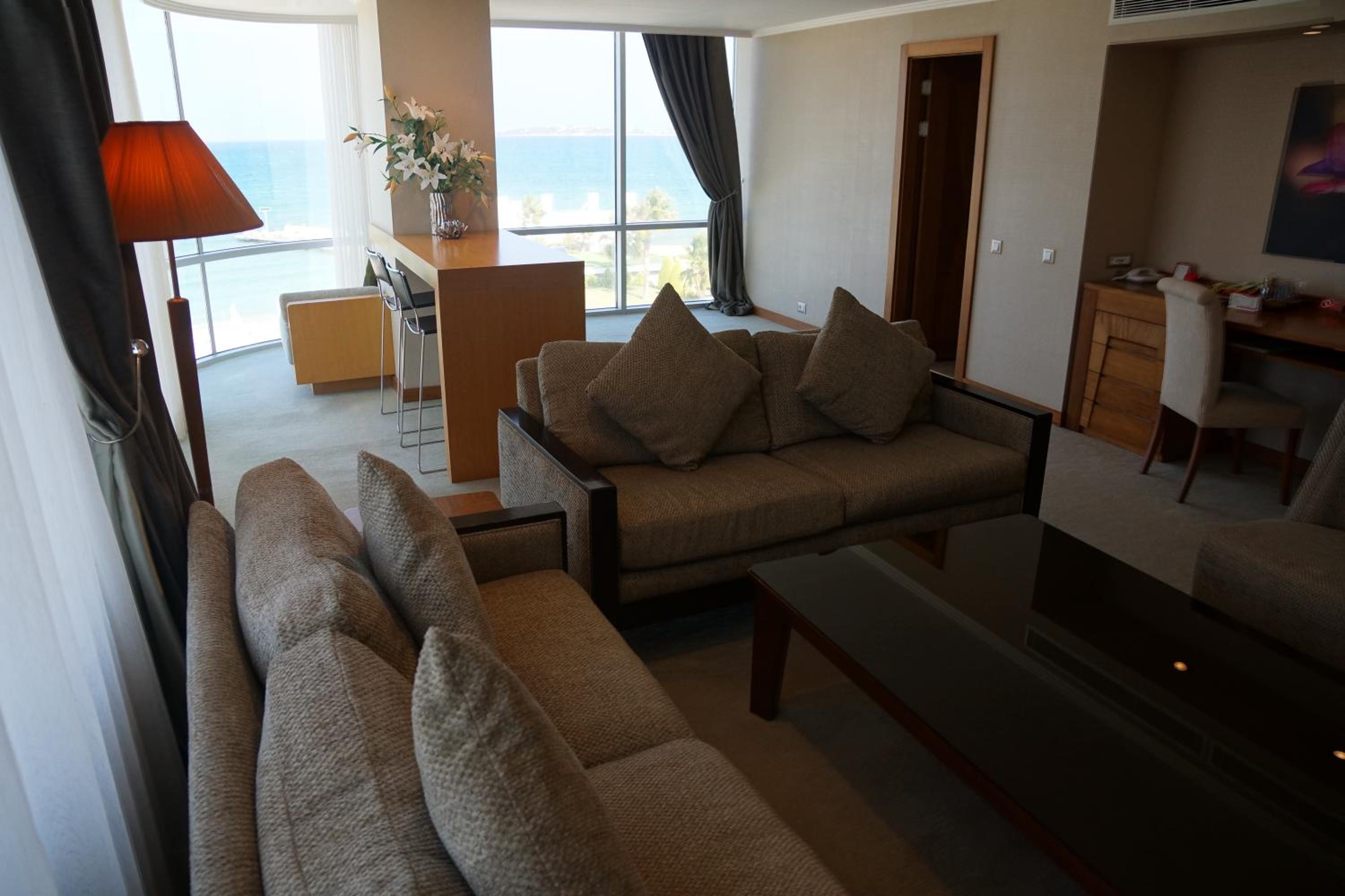 Executive Suite - Photo 4