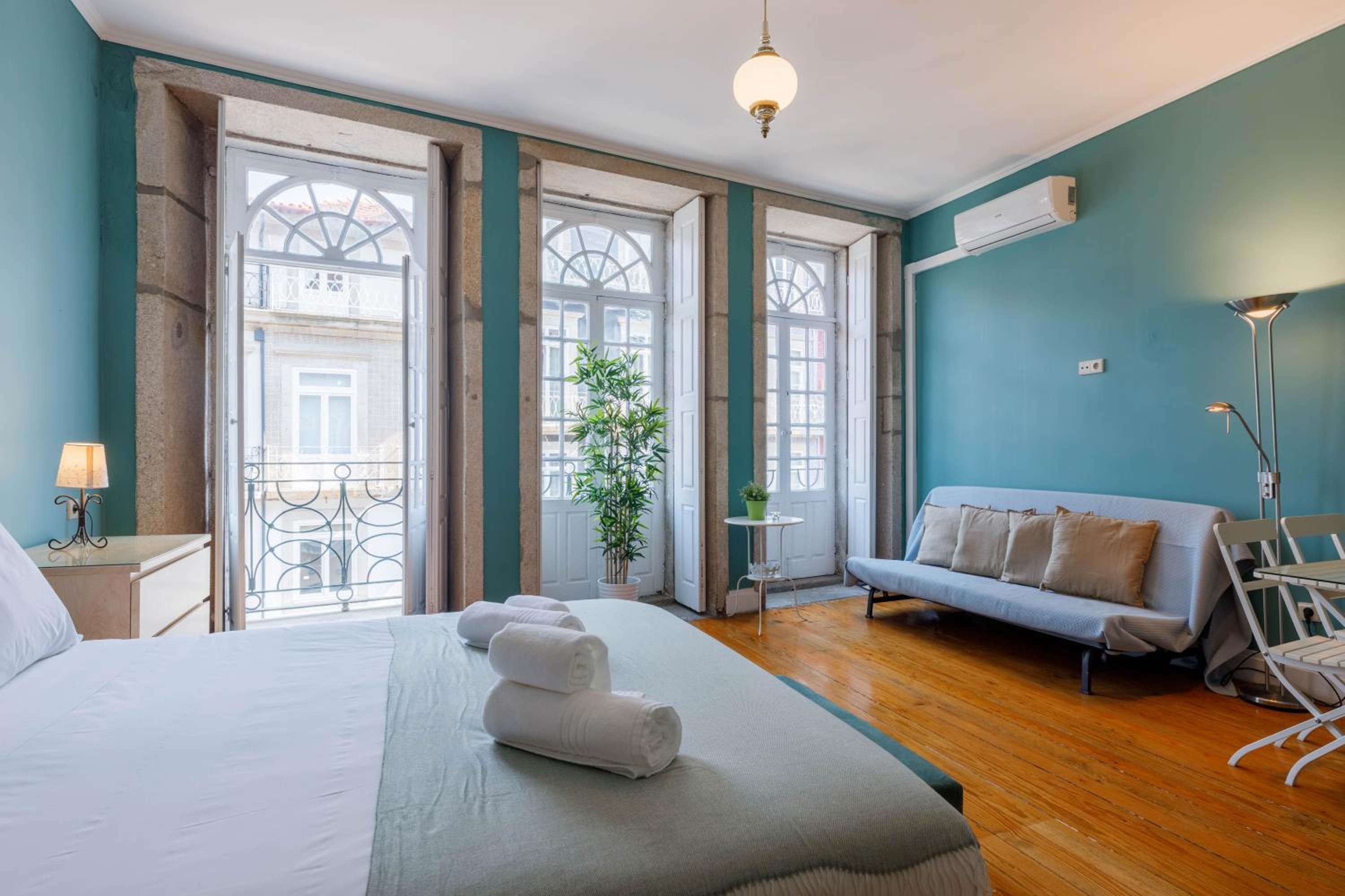 Studio Apartment - Photo 1