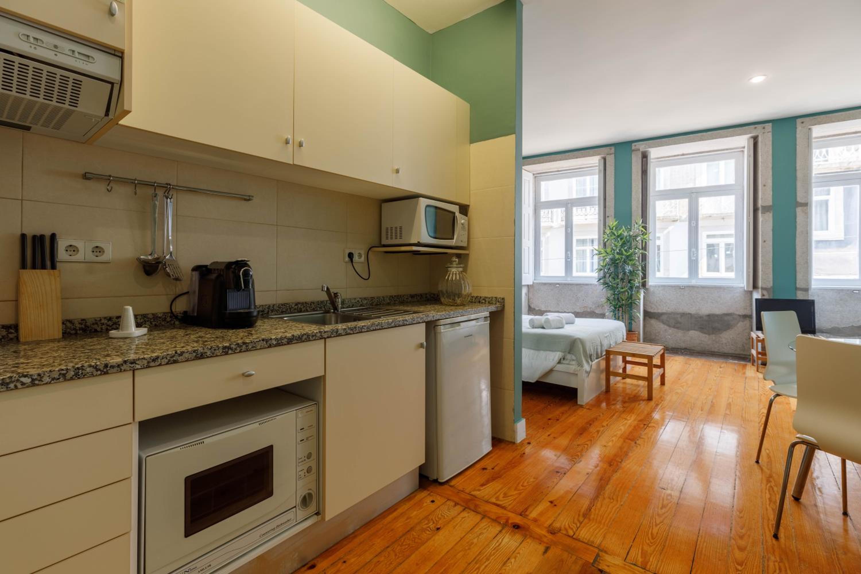 Studio Apartment - Photo 2