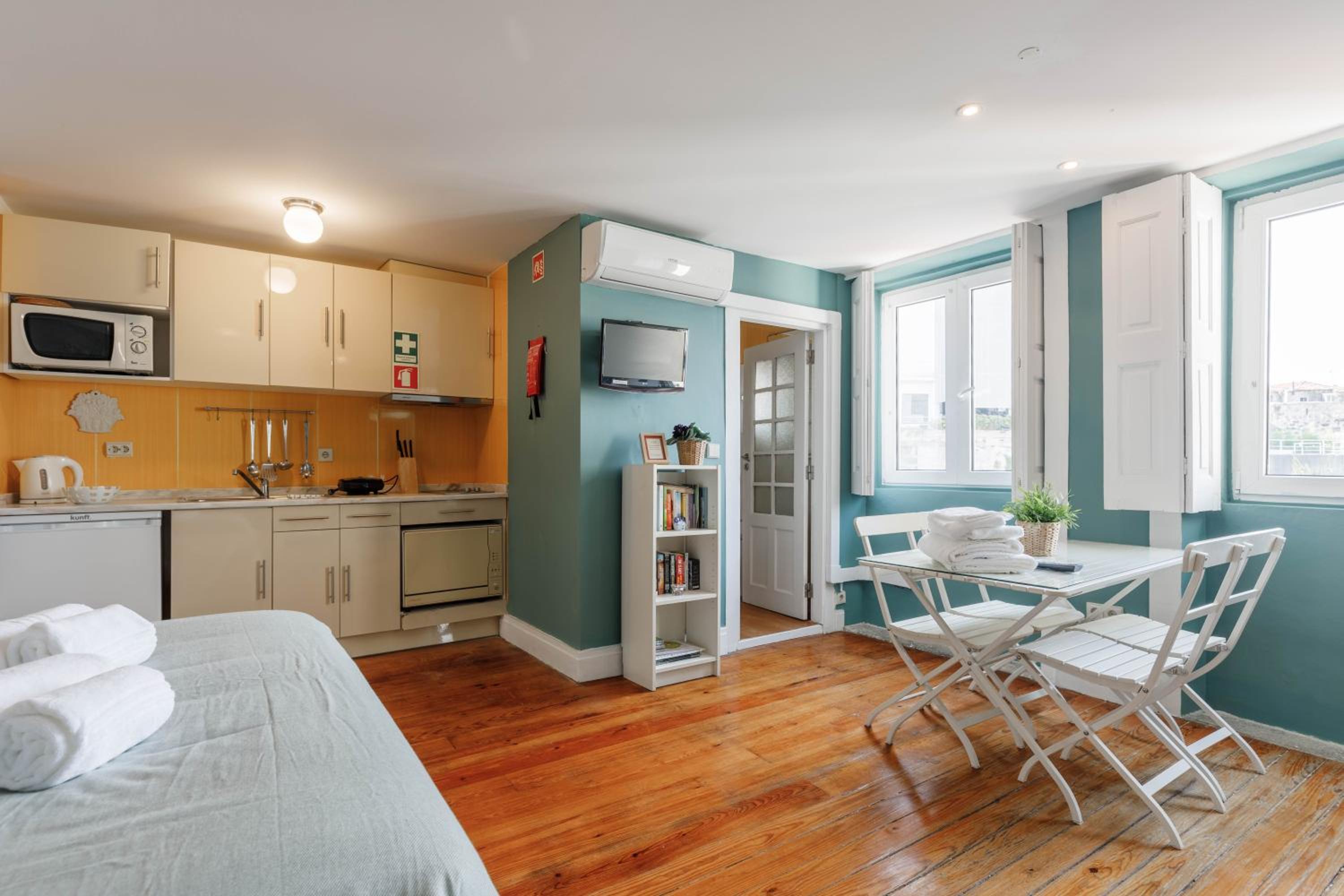 Studio Apartment - Photo 4