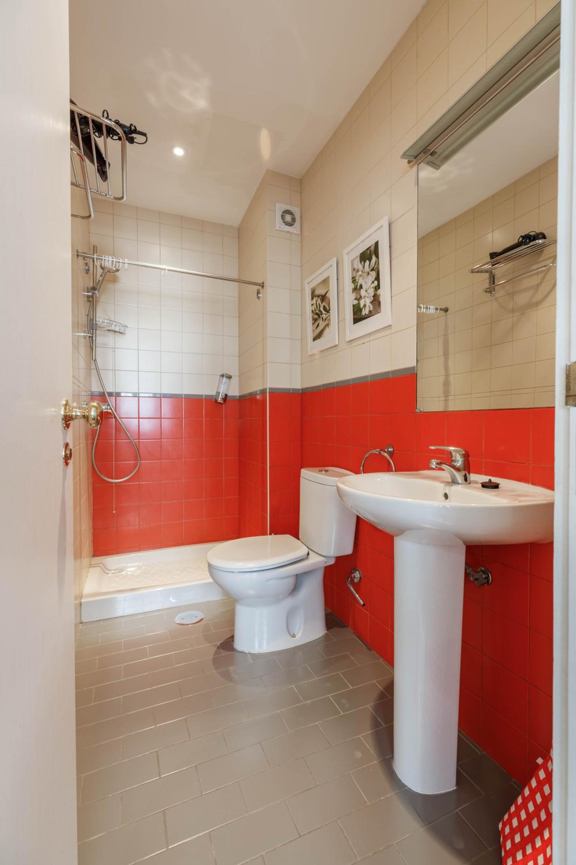 Studio Apartment - Photo 15
