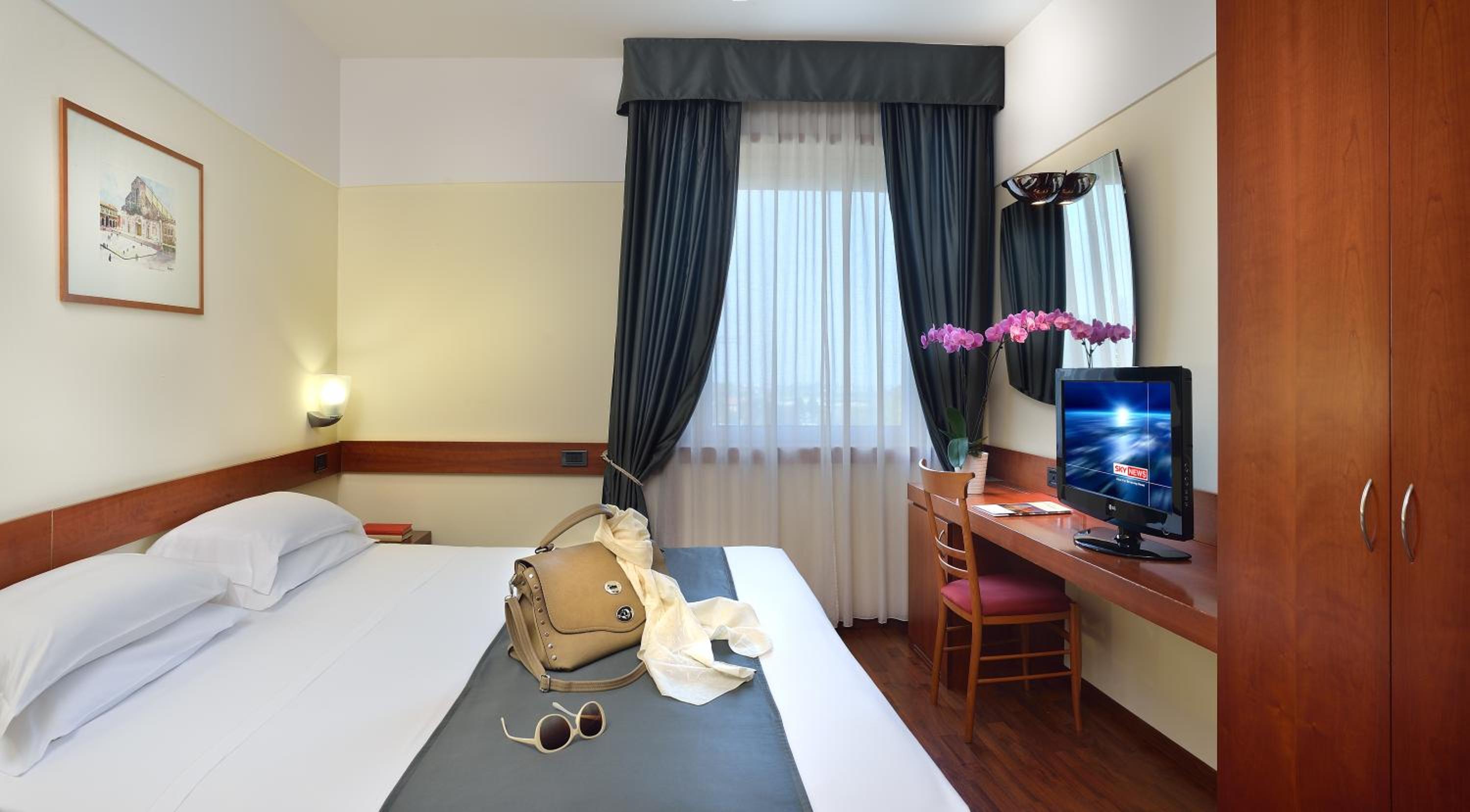Standard Double or Twin Room - Photo 1
