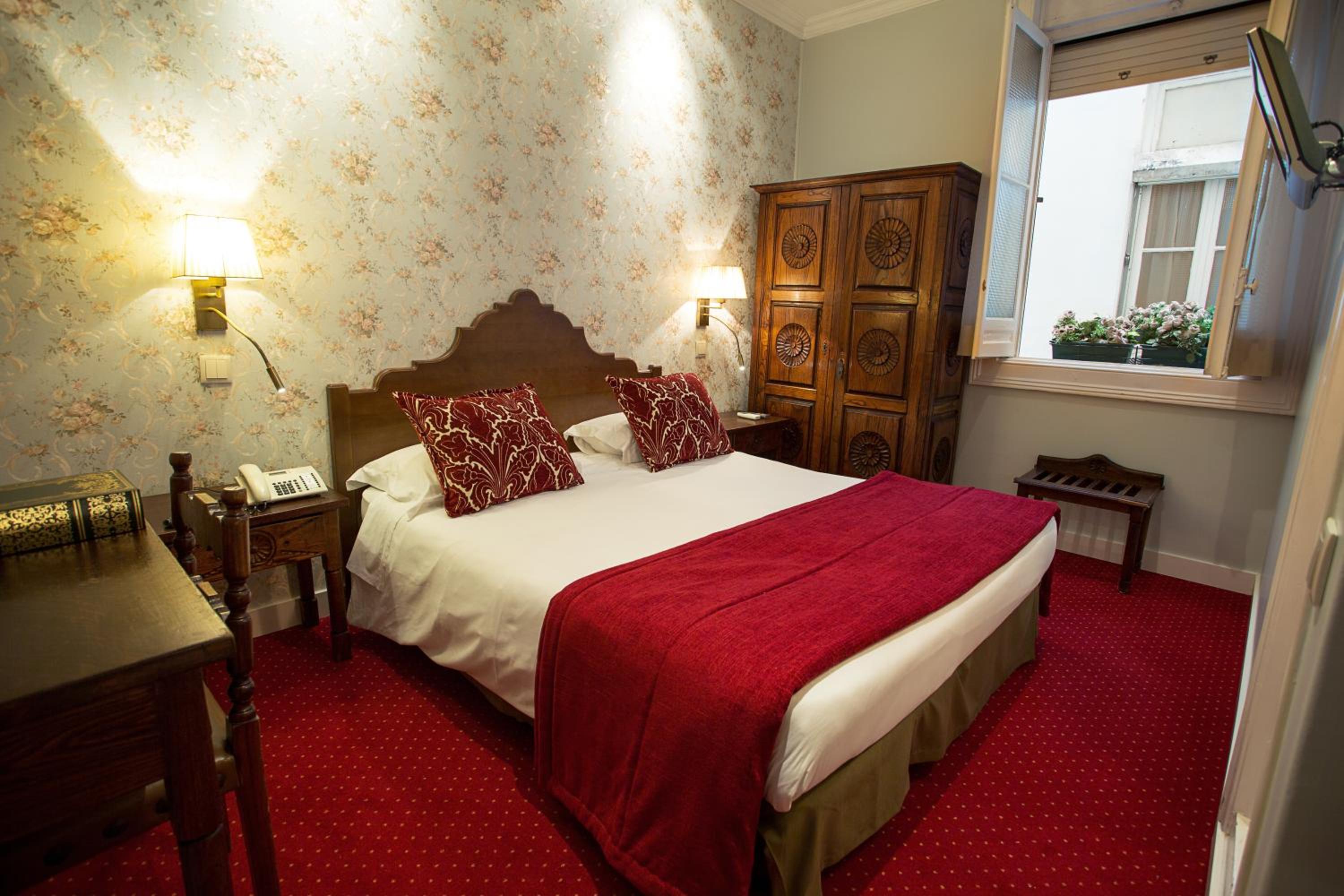 Double Room - Photo 3