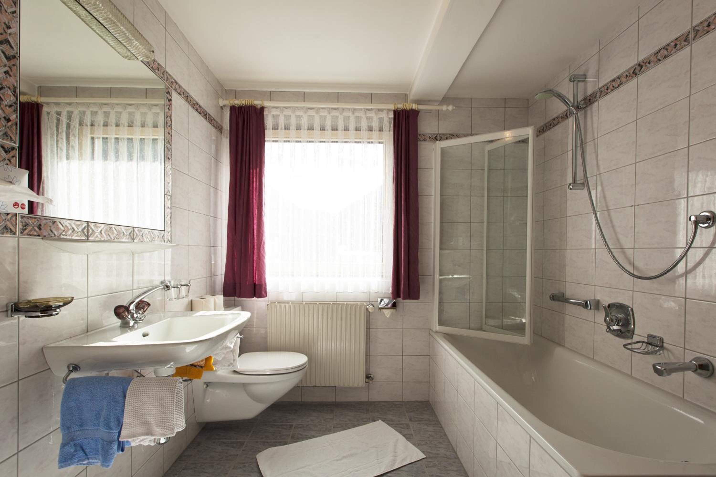 Economy Double Room photo 2