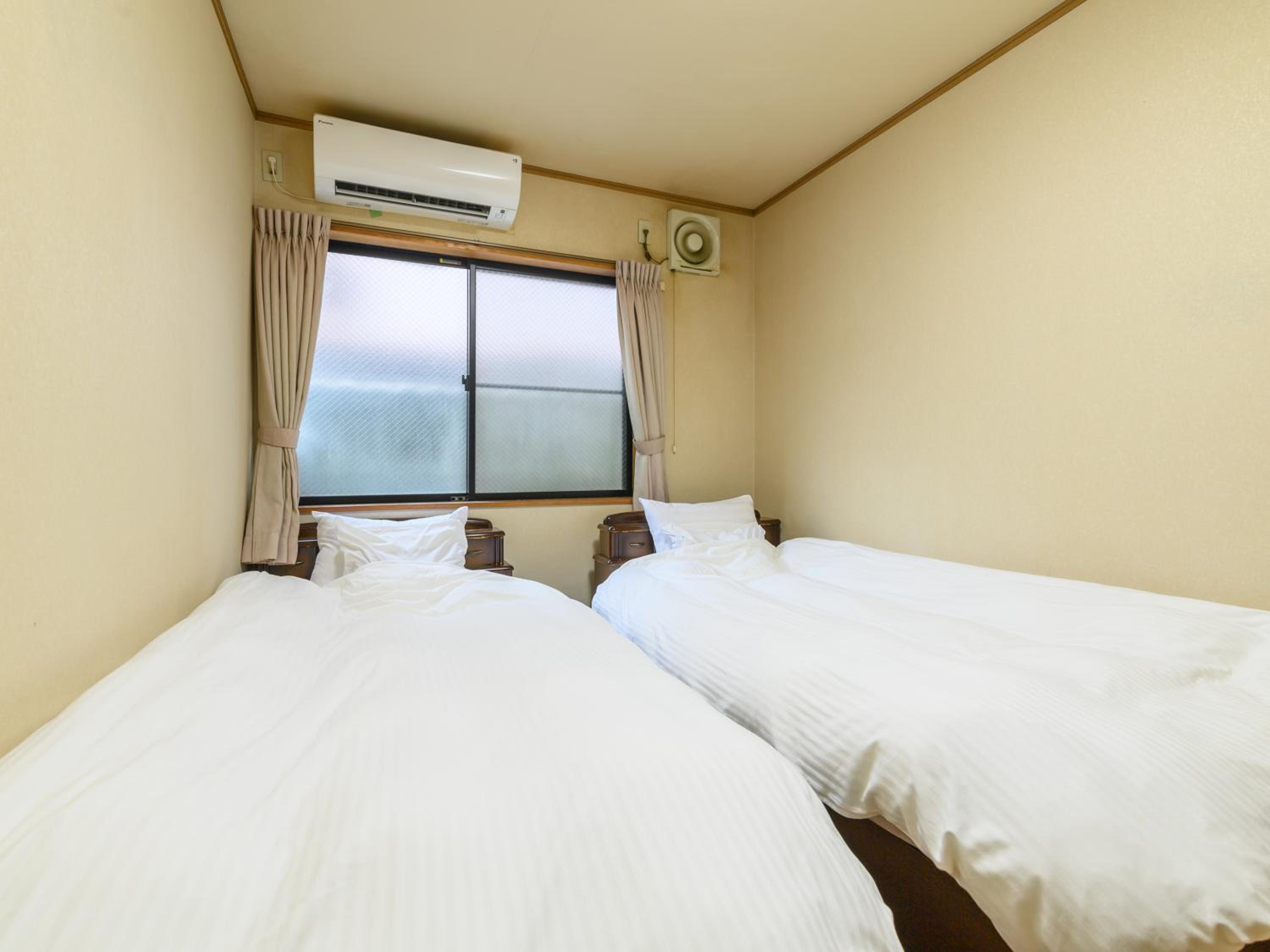Standard Twin Room - Photo 1