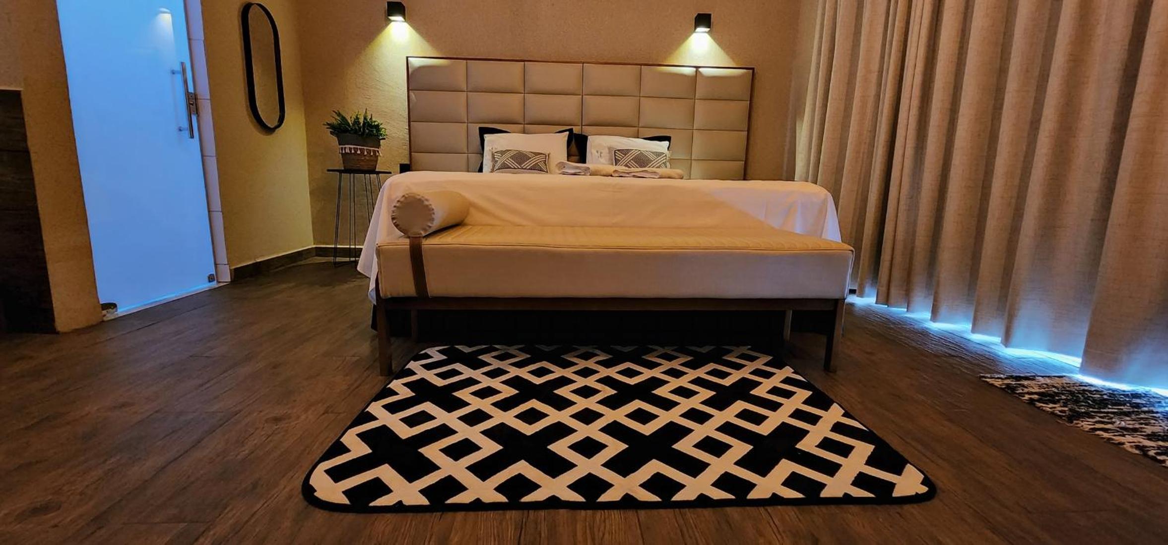 Deluxe Suite with Spa Bath - Photo 16