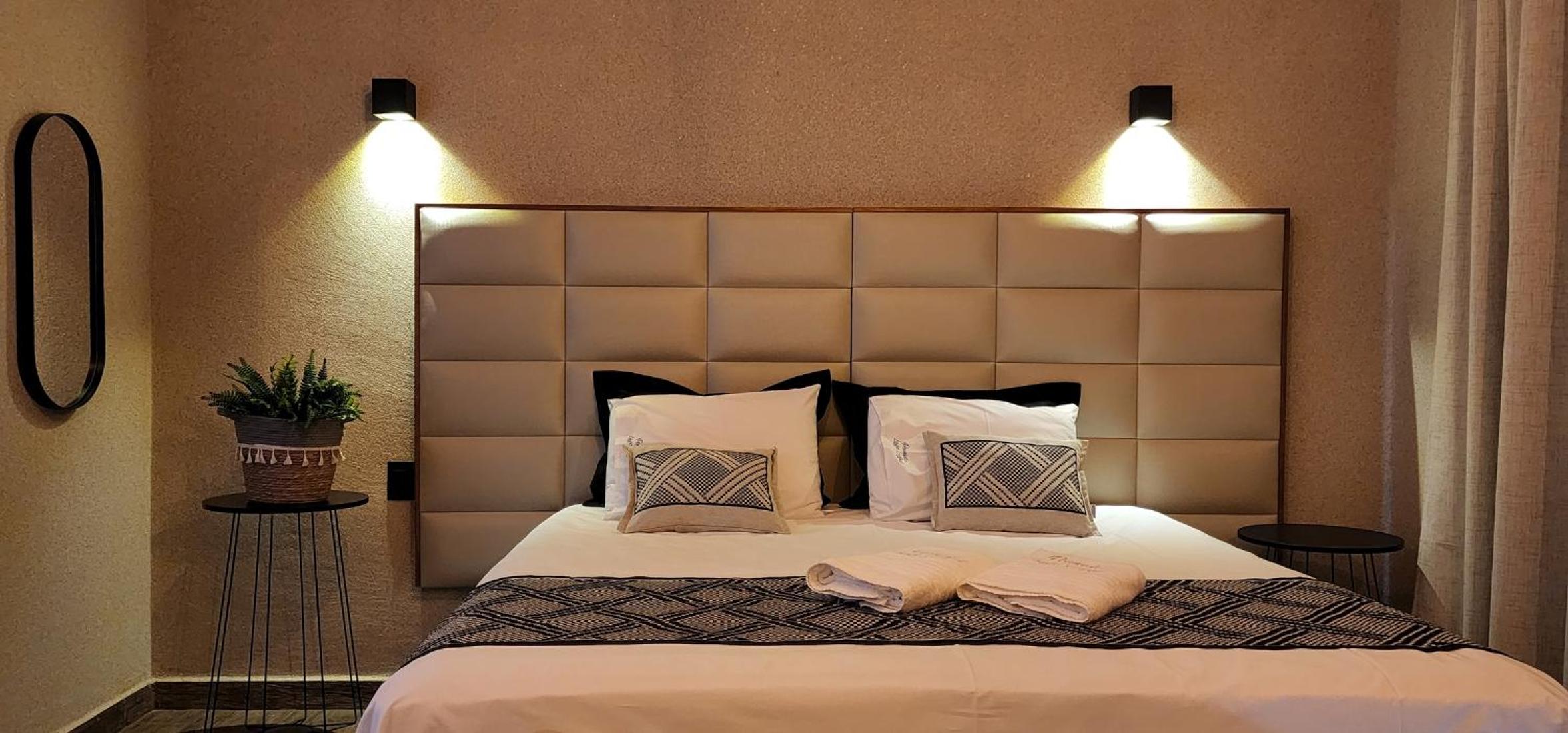 Deluxe Suite with Spa Bath - Photo 15