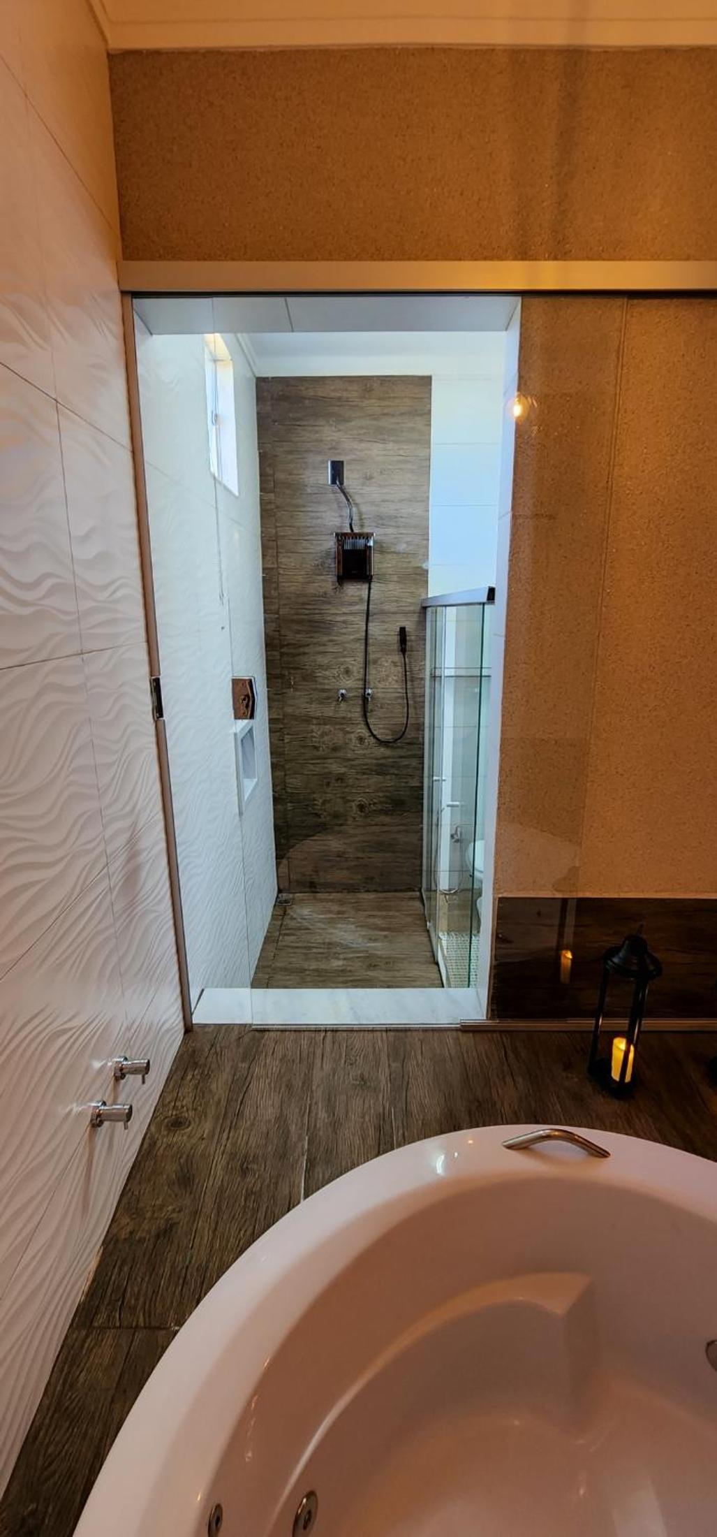 Deluxe Suite with Spa Bath - Photo 13