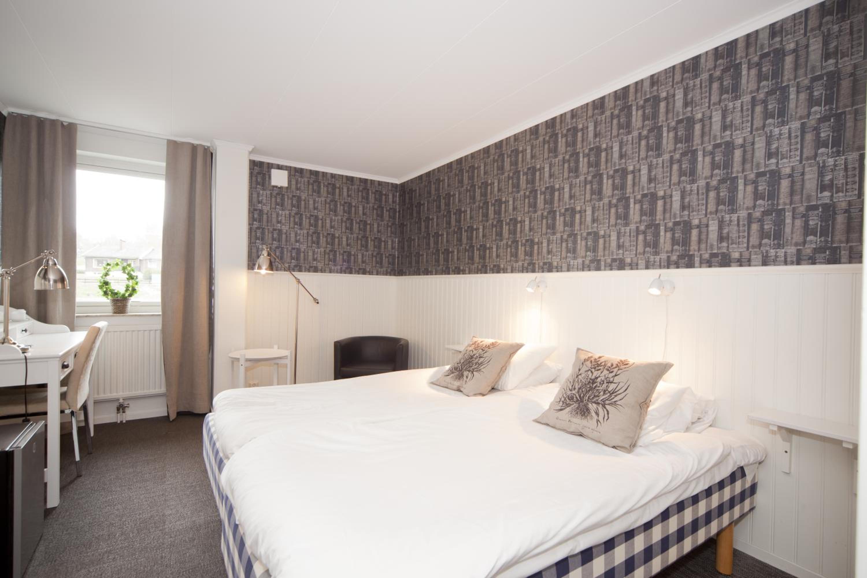 Twin Room - Photo 4