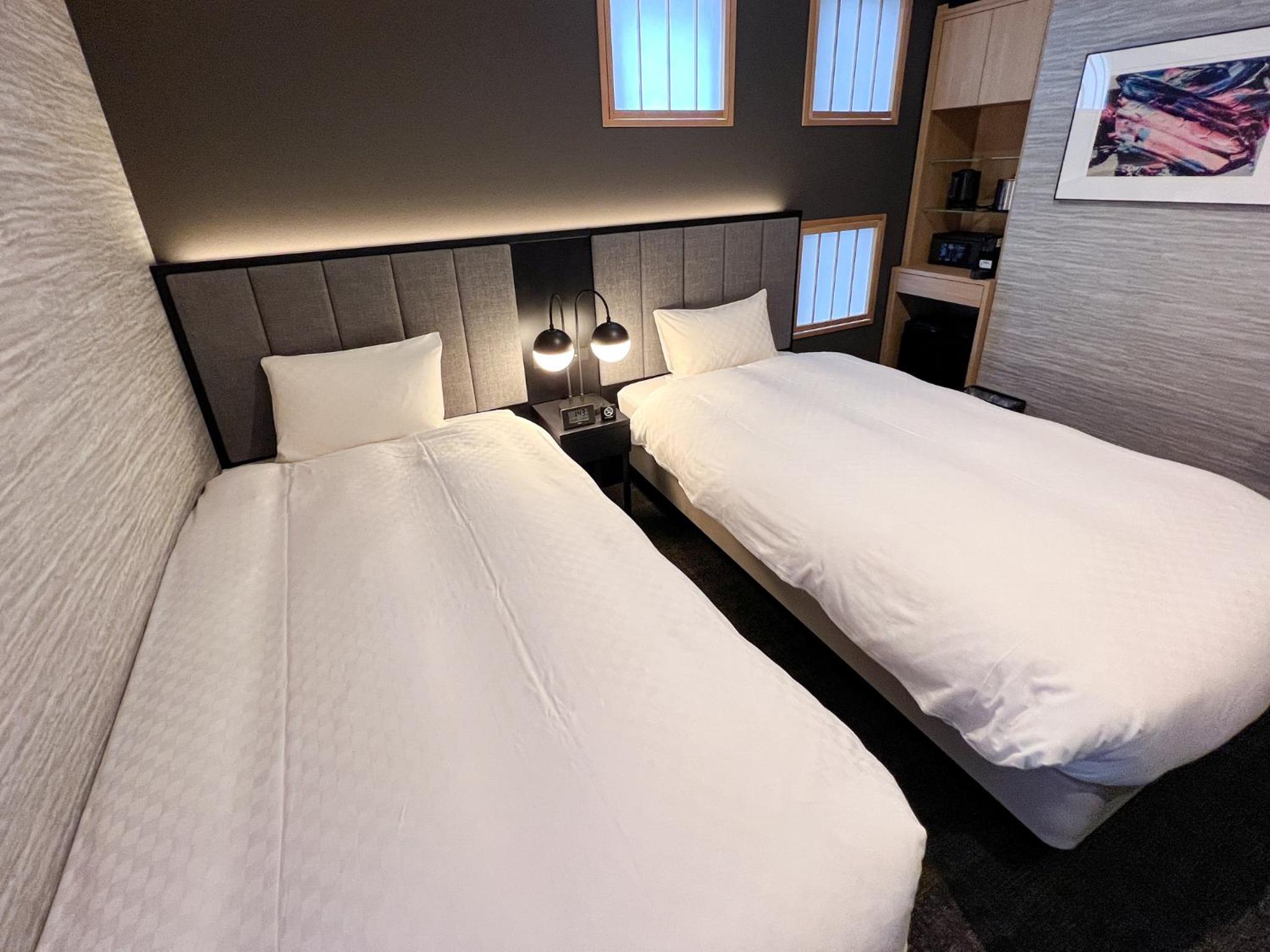Standard Twin Room - Photo 10