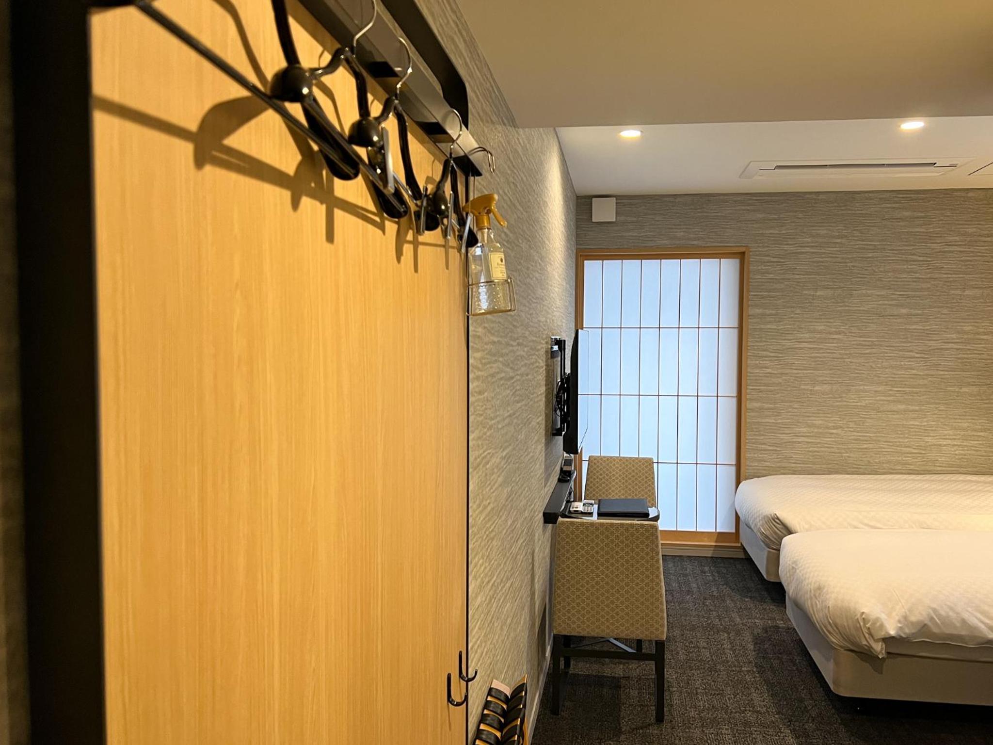Standard Twin Room - Photo 7