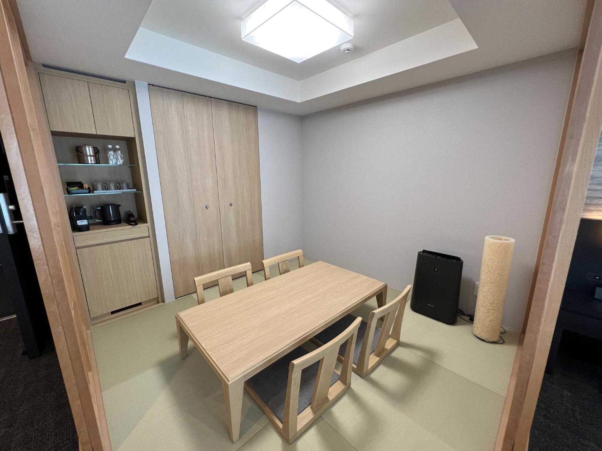 Superior King Room - Photo 12