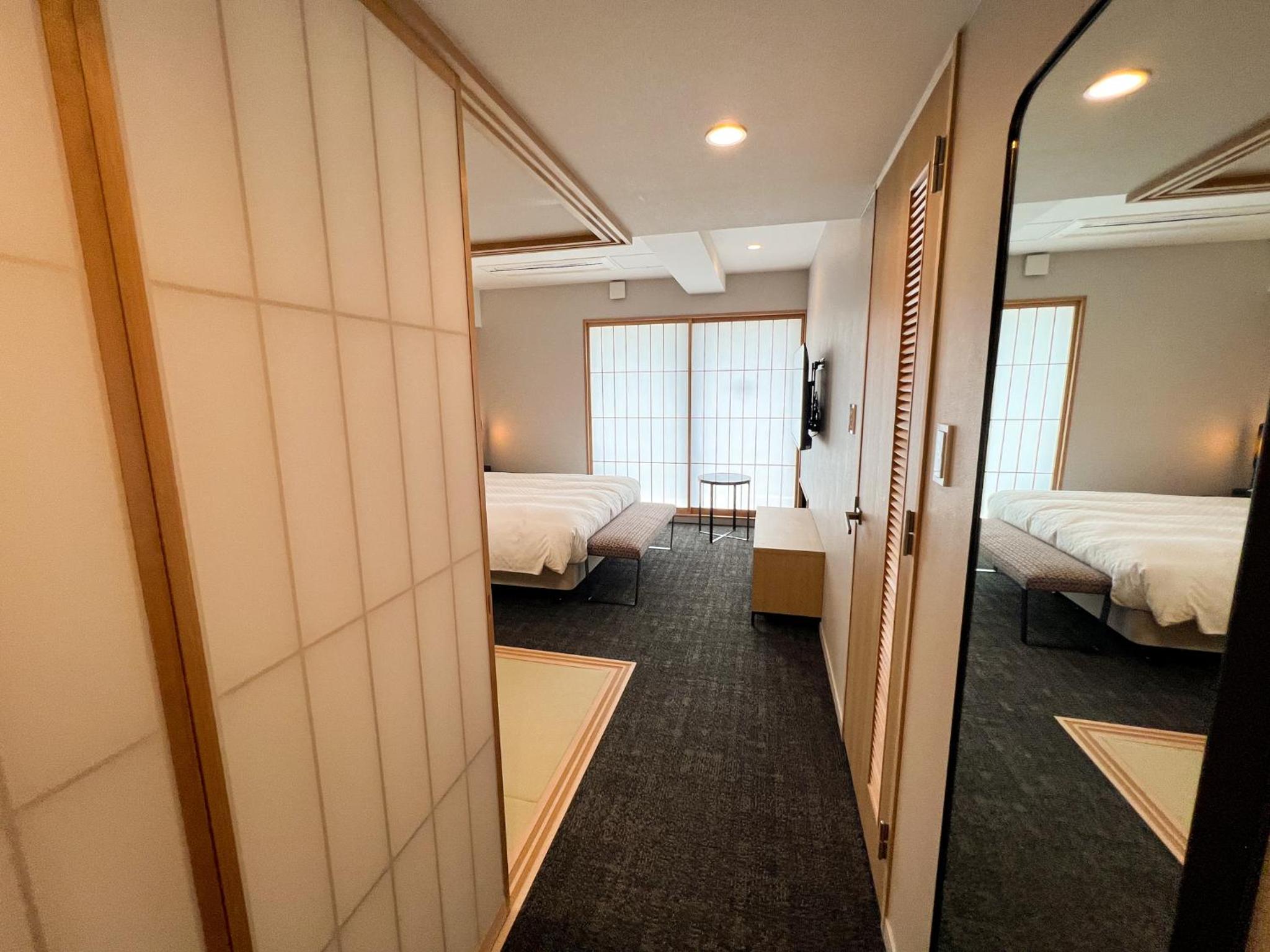 Superior King Room - Photo 4