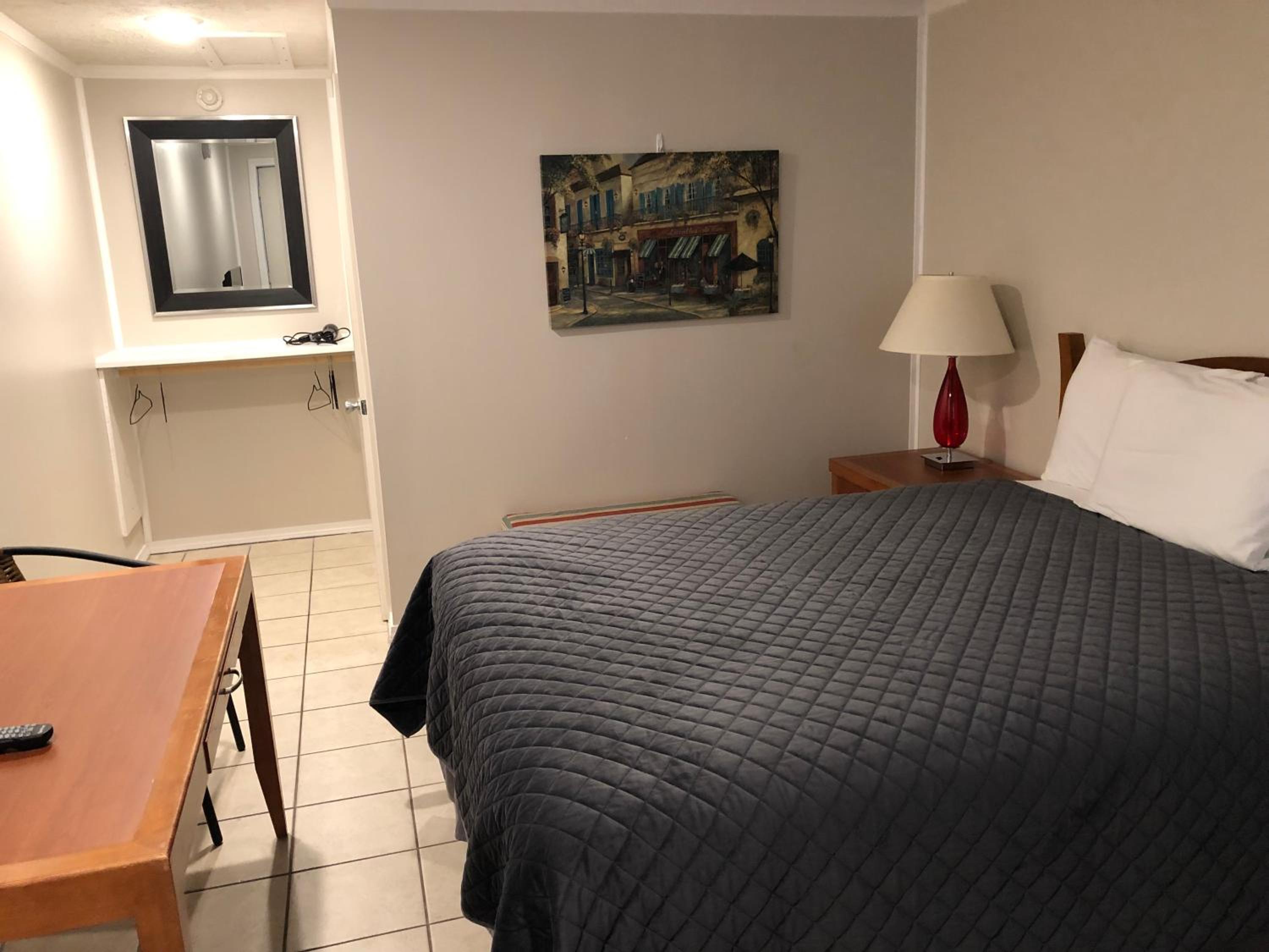 Queen Room photo 1