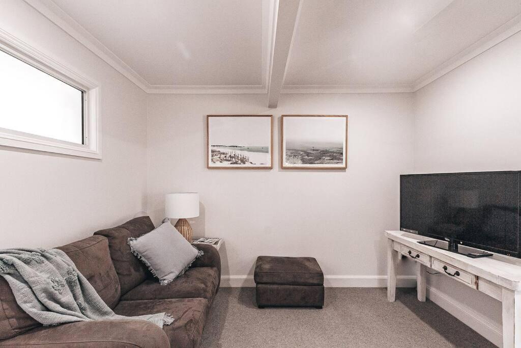 One-Bedroom Apartment photo 3