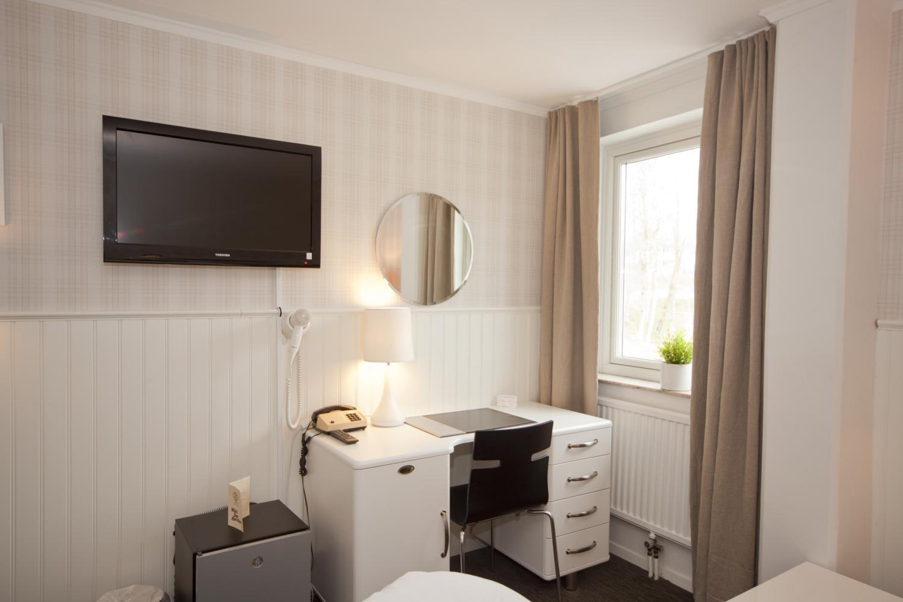 Twin Room - Photo 2