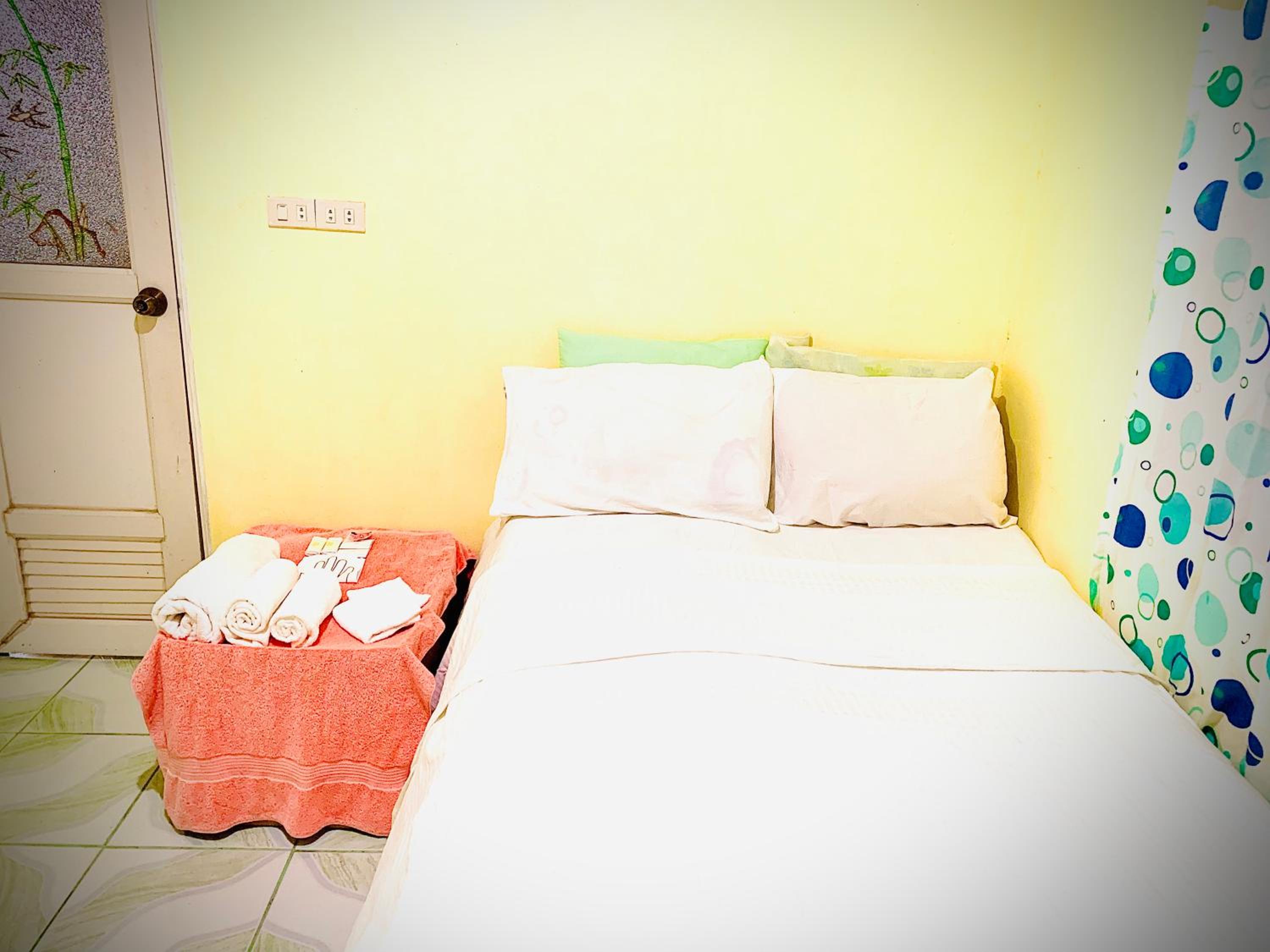 Single Room with Shared Bathroom photo 1