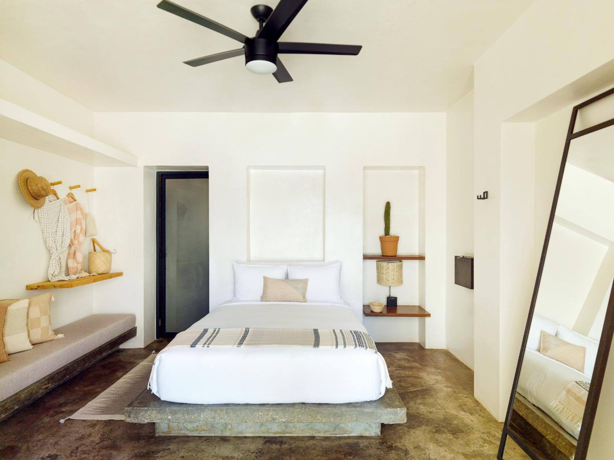 Surfers Hideout with one Queen Bed photo 1