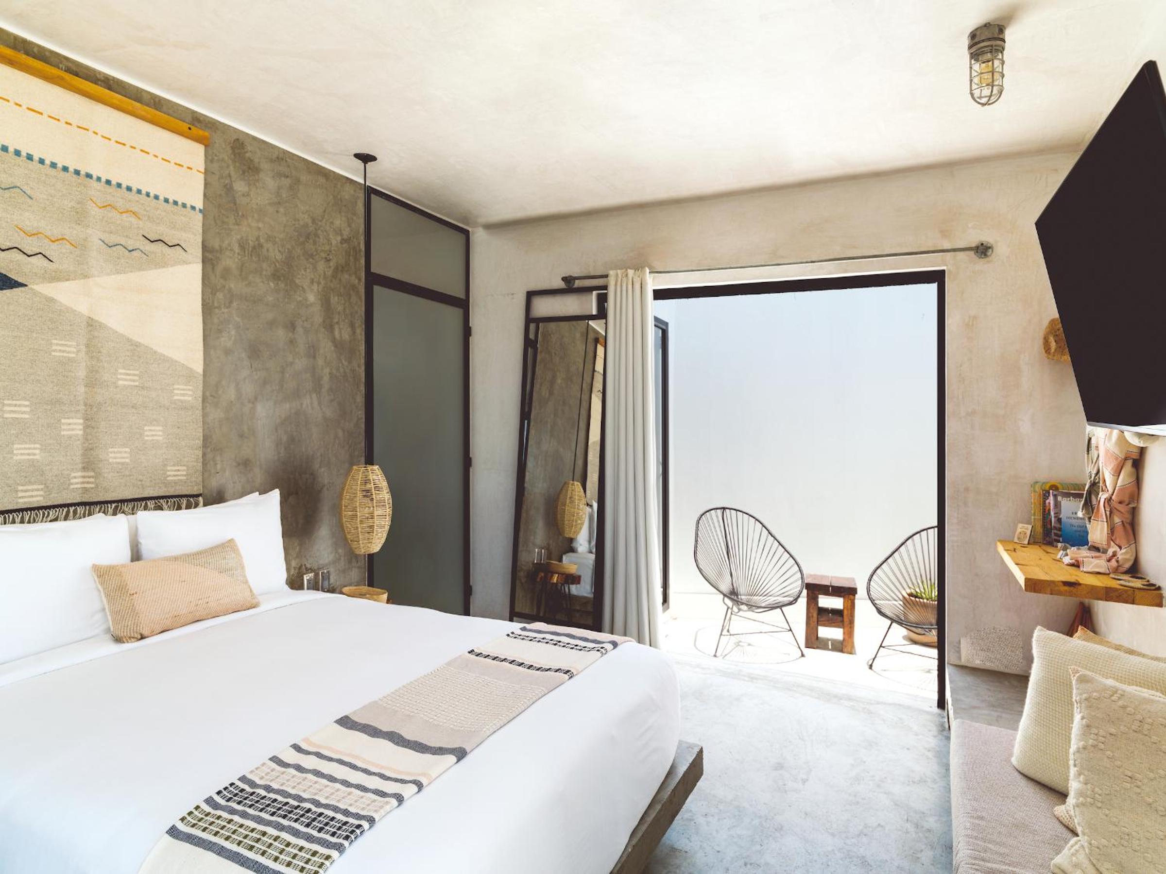 Baja Room with one Queen Bed photo 2