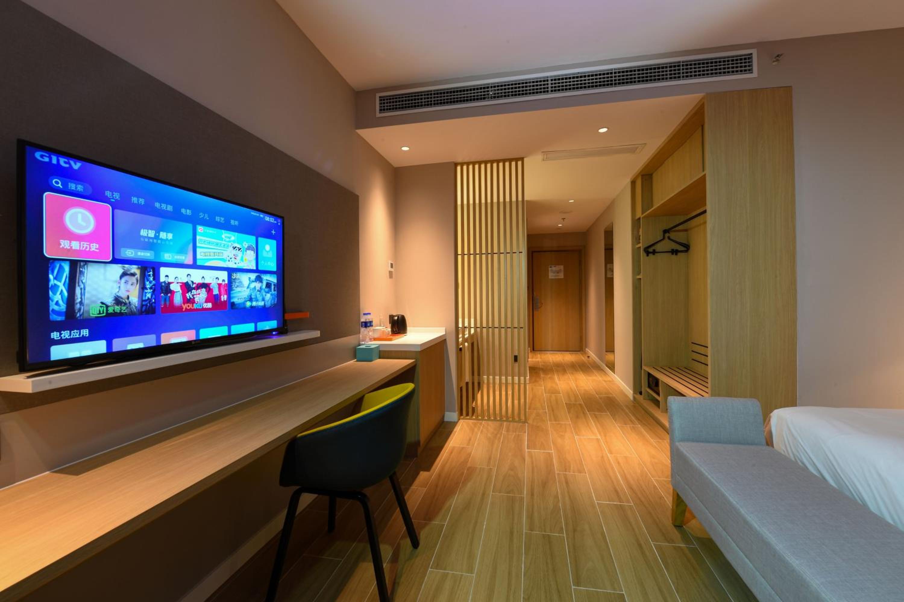 Standard King Room - Photo 4