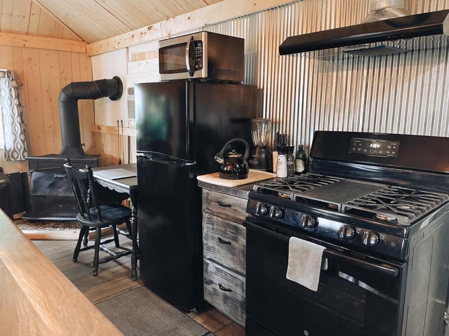 One-Bedroom House - Photo 20
